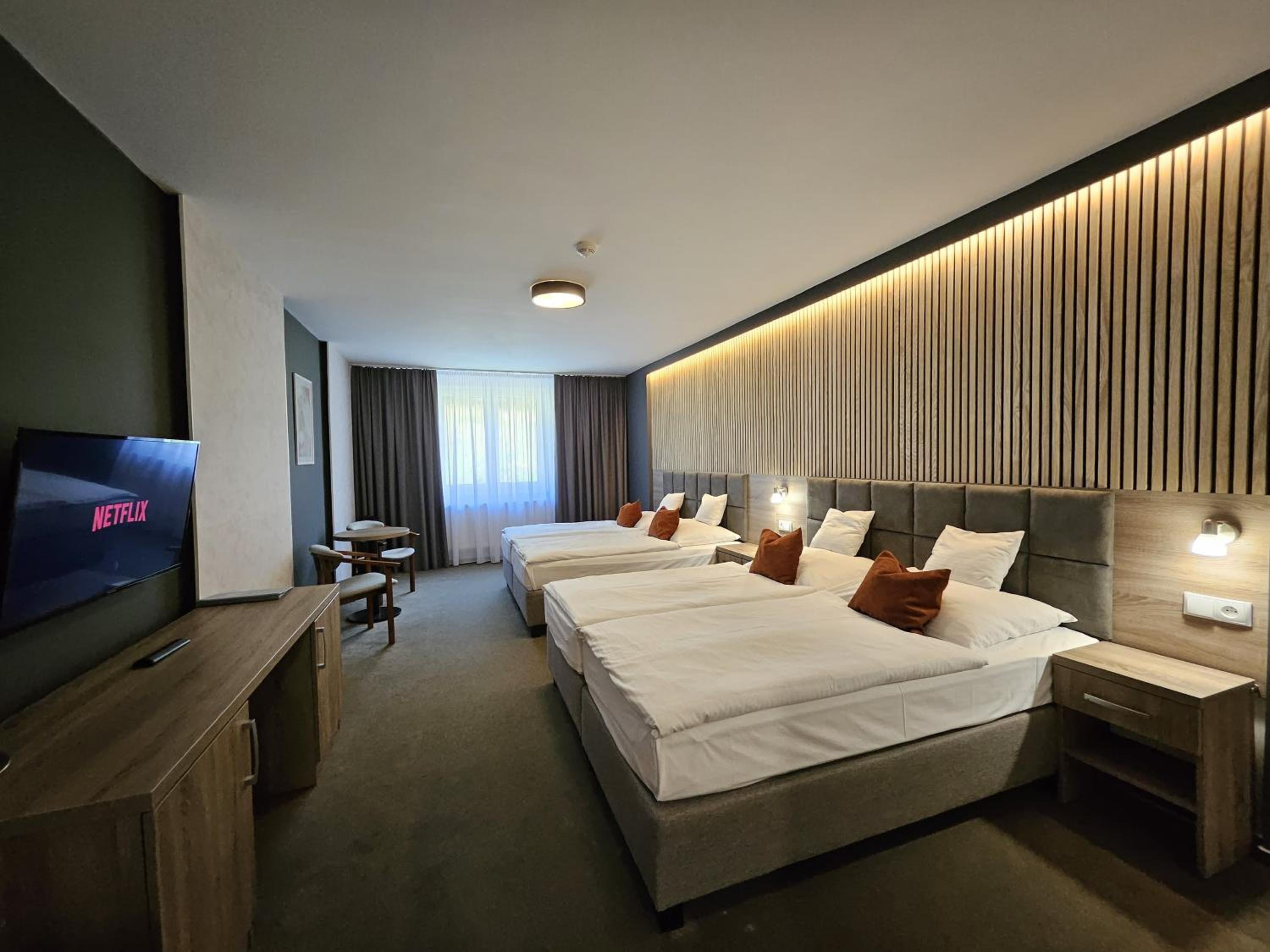Classic Quadruple Room - Photo 5