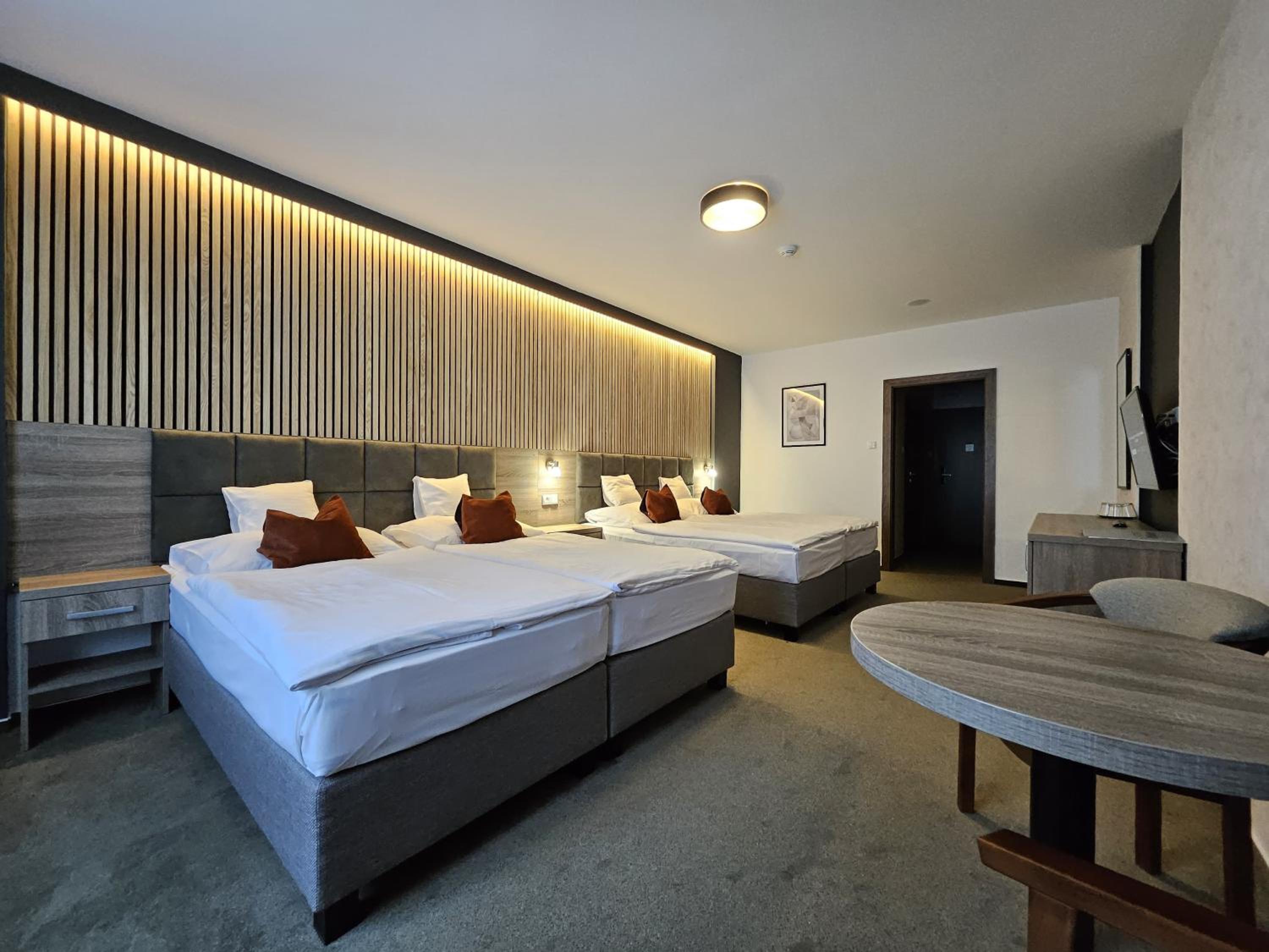 Classic Quadruple Room - Photo 4