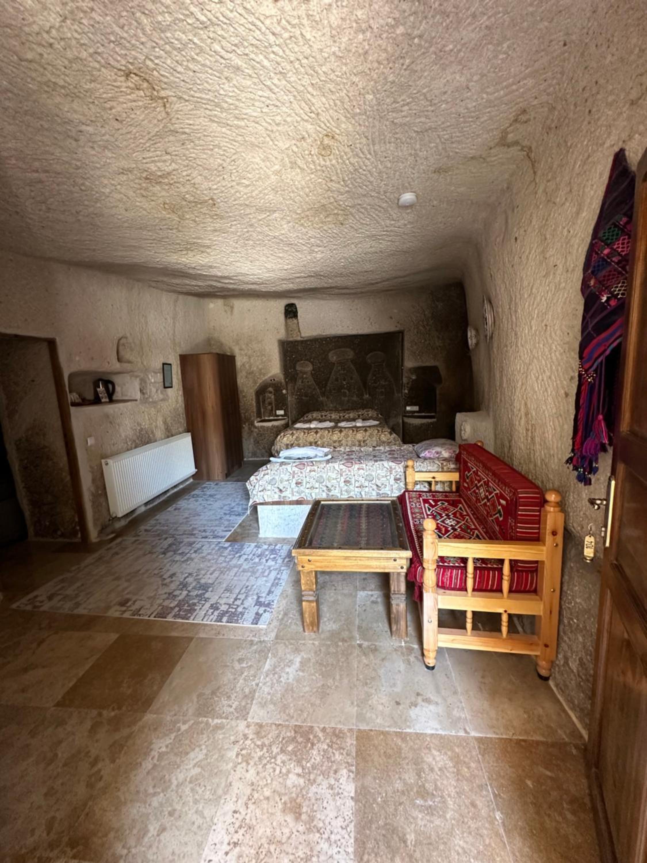 King Cave Suite Room - Photo 7