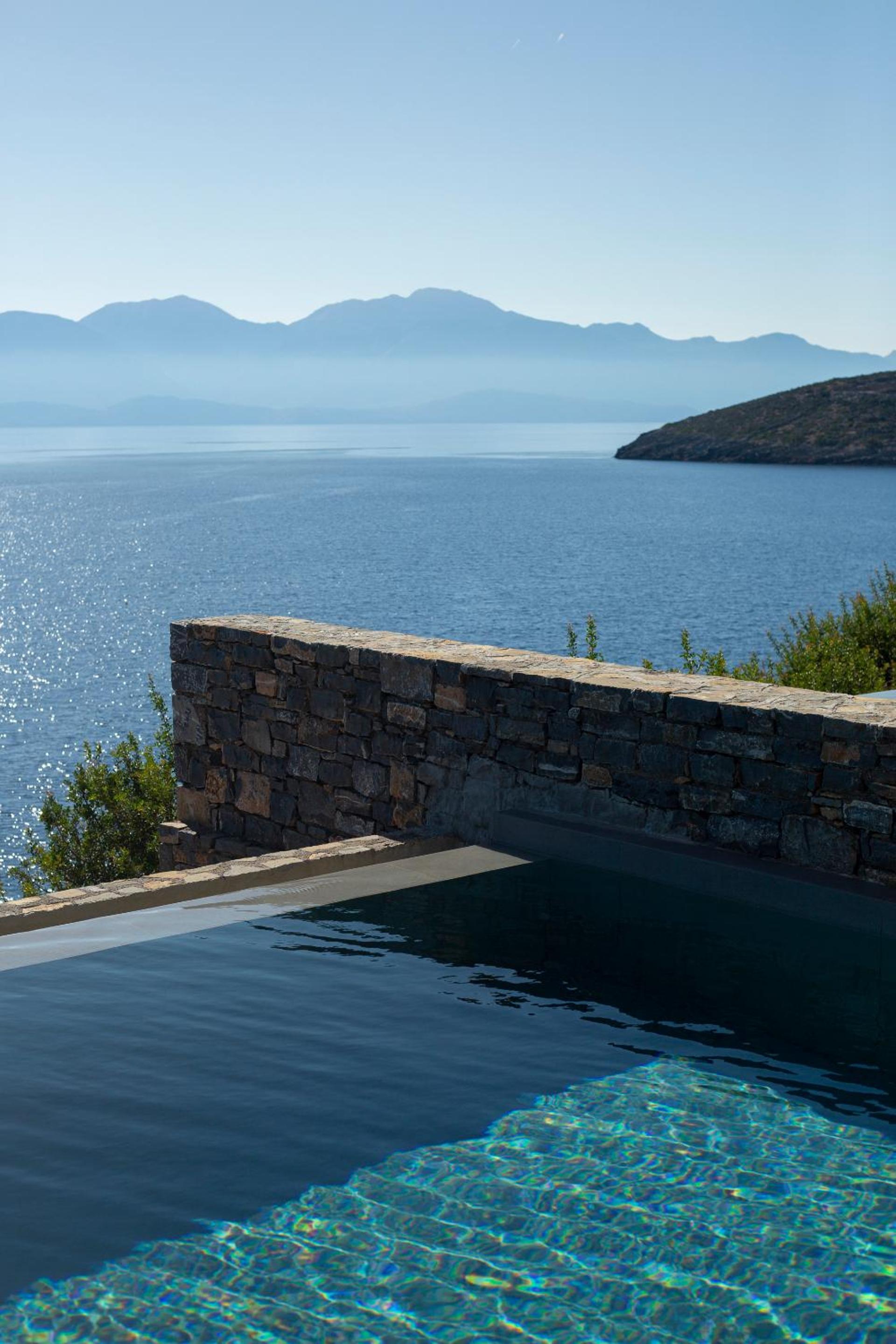 Deep Blue Bungalow Suite with Private Pool, Waterfront - Photo 3