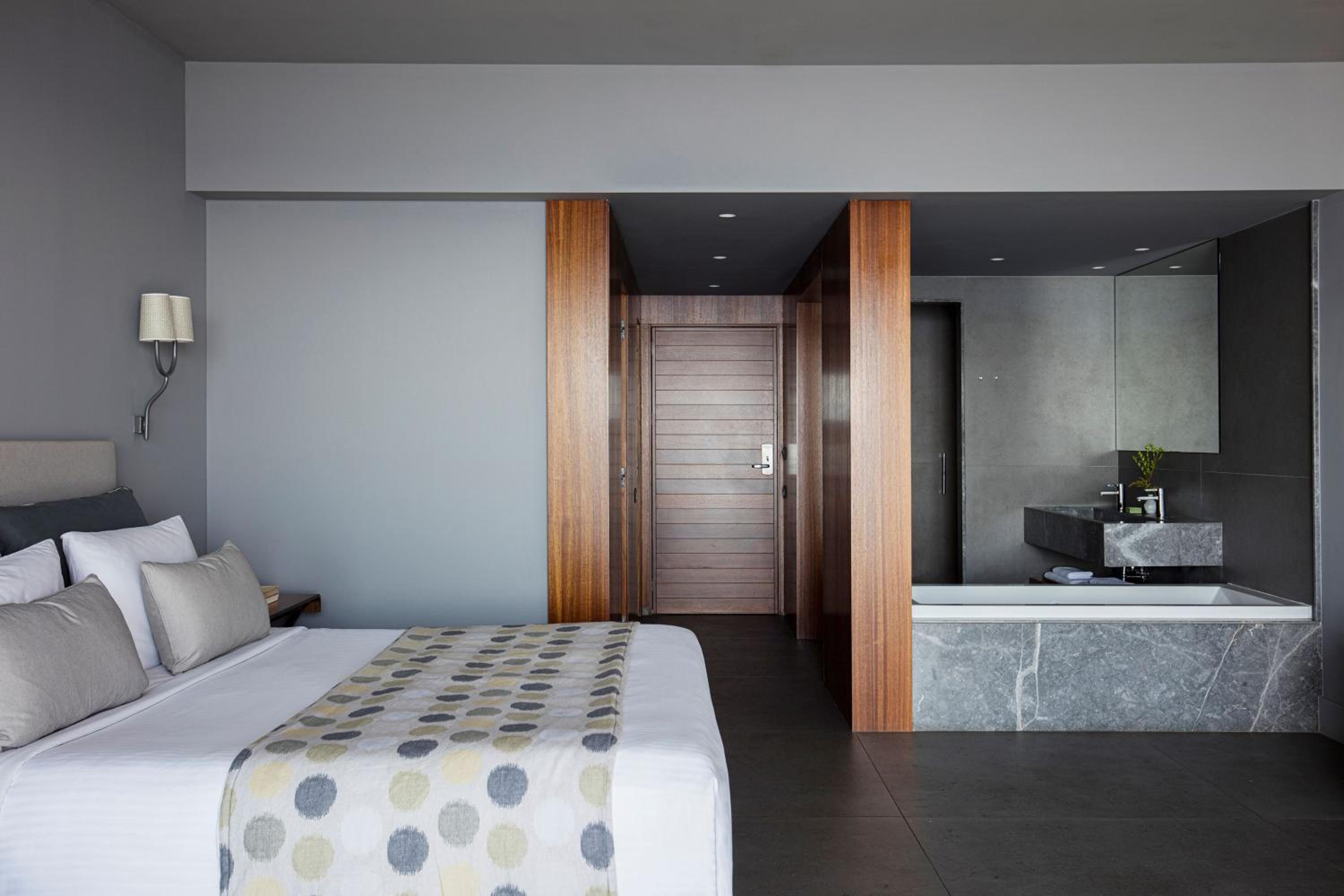 Deep Blue Bungalow Suite with Private Pool, Waterfront - Photo 6