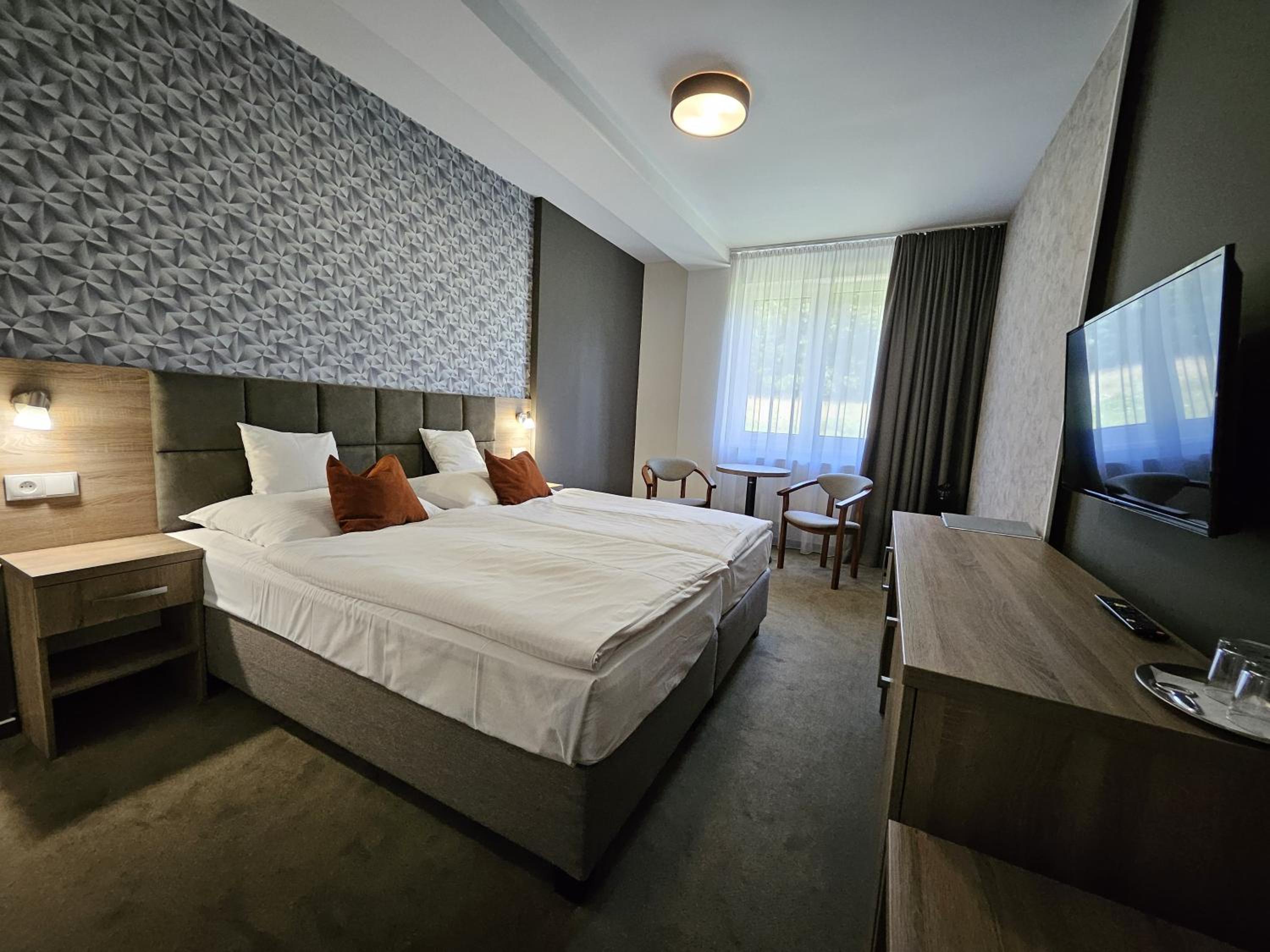 Double or Twin Room - Photo 7