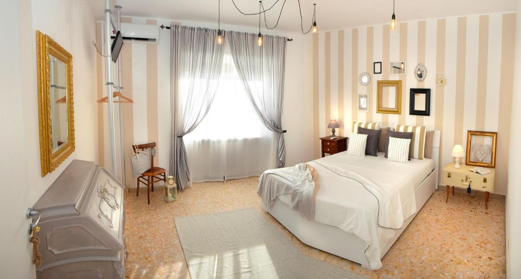 Large Double Room photo 1