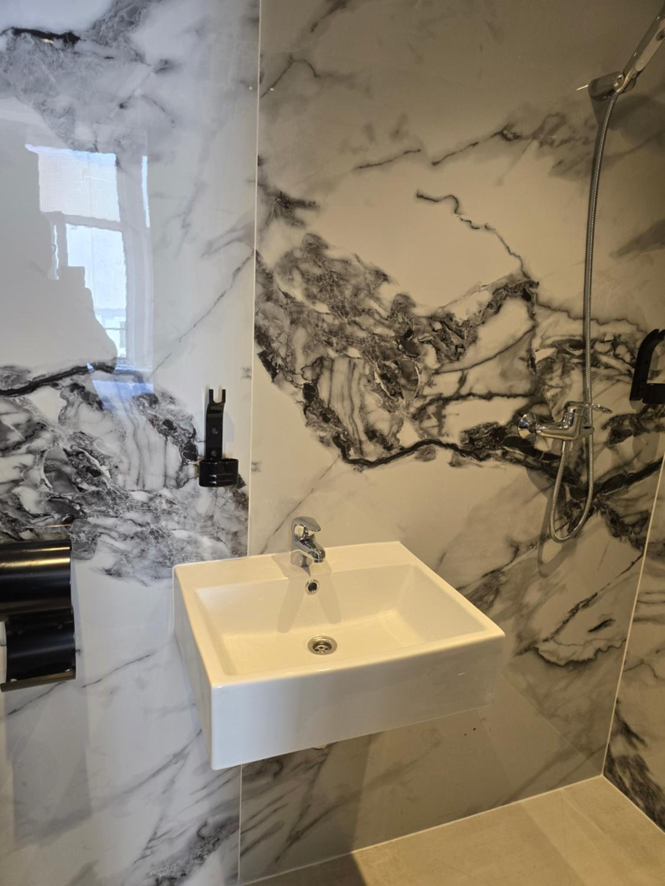 Triple Canal View with Private Bathroom