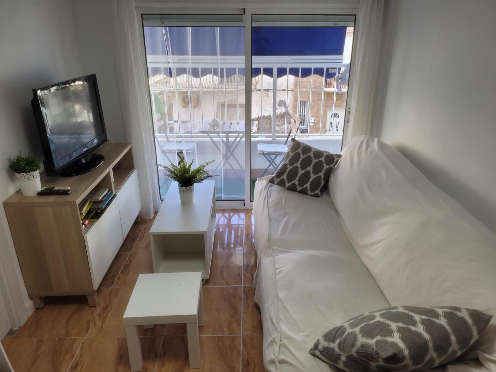 Apartamento de tres habitaciones con balcón