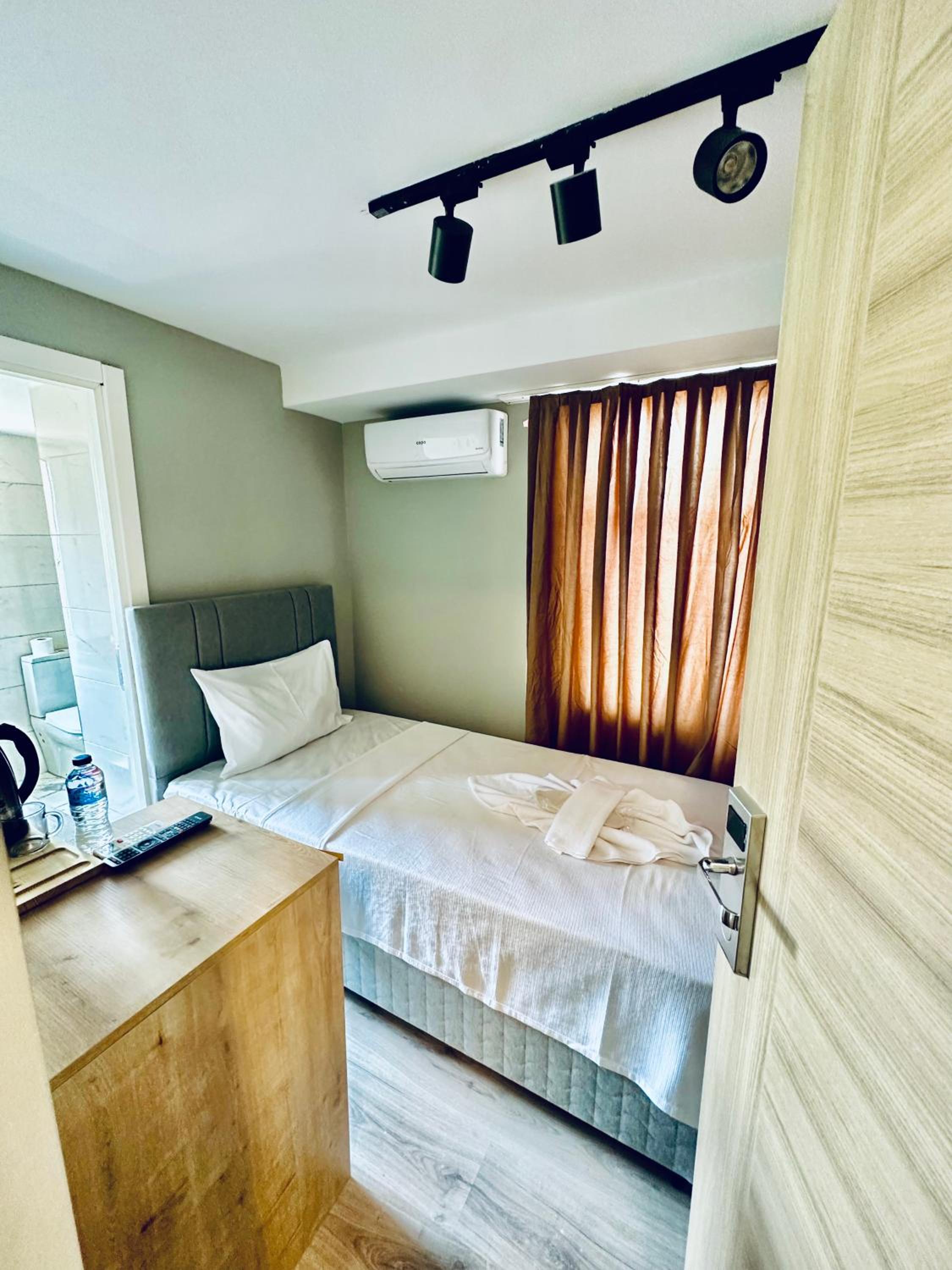 Single Room photo 2