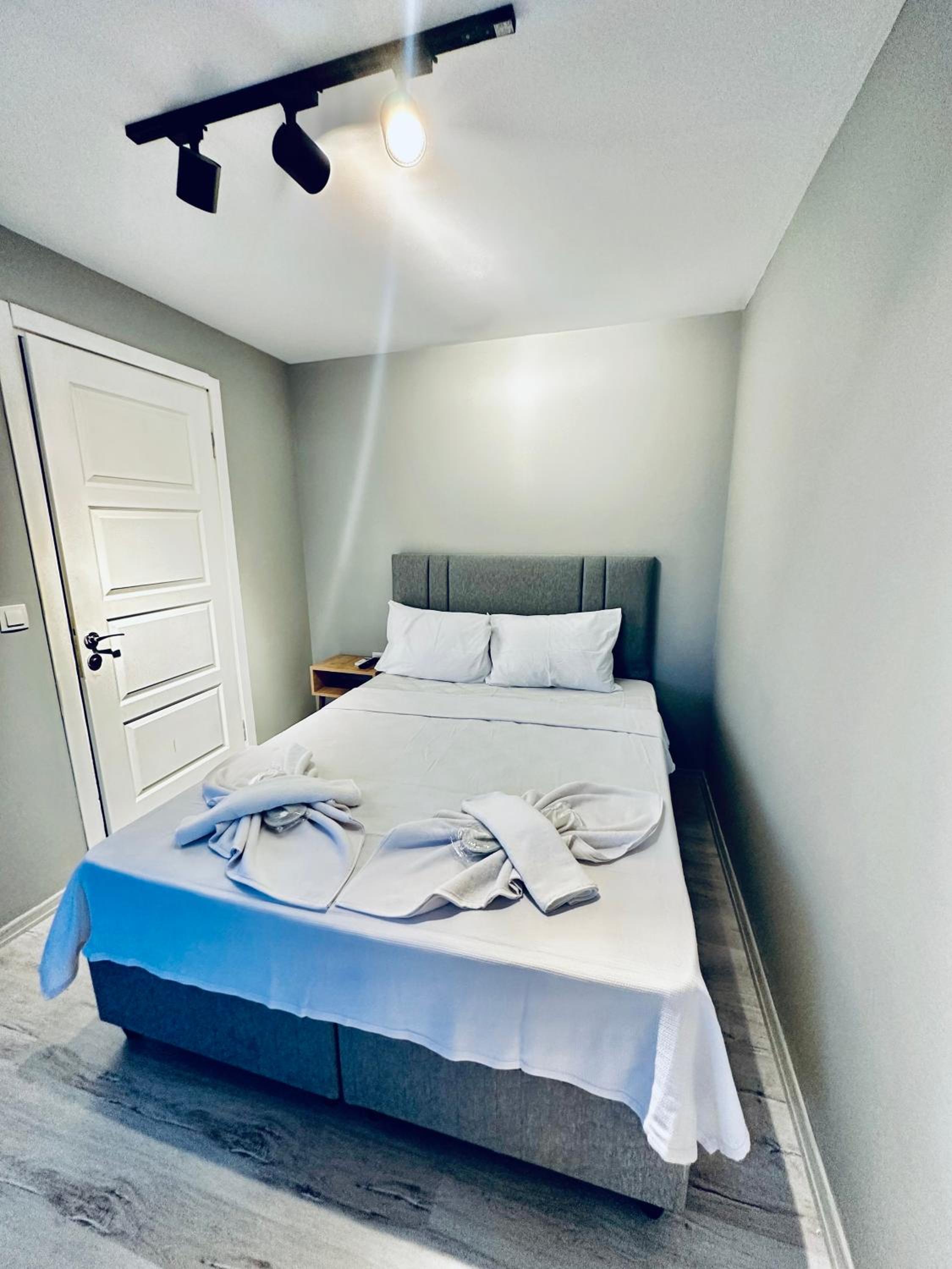 Standard Double or Twin Room photo 3