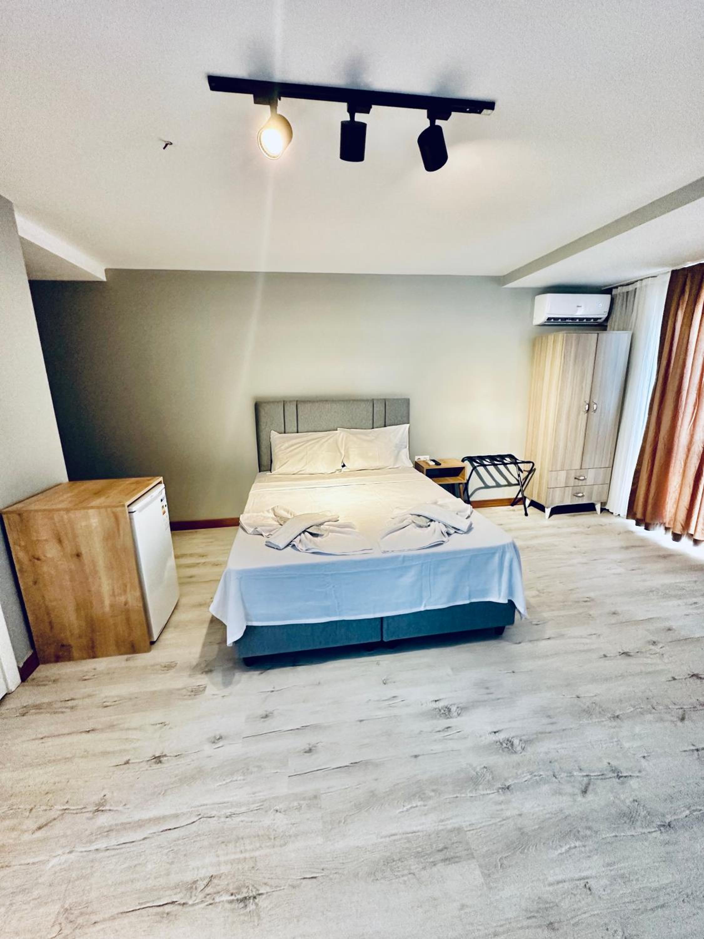 Standard Double or Twin Room photo 1