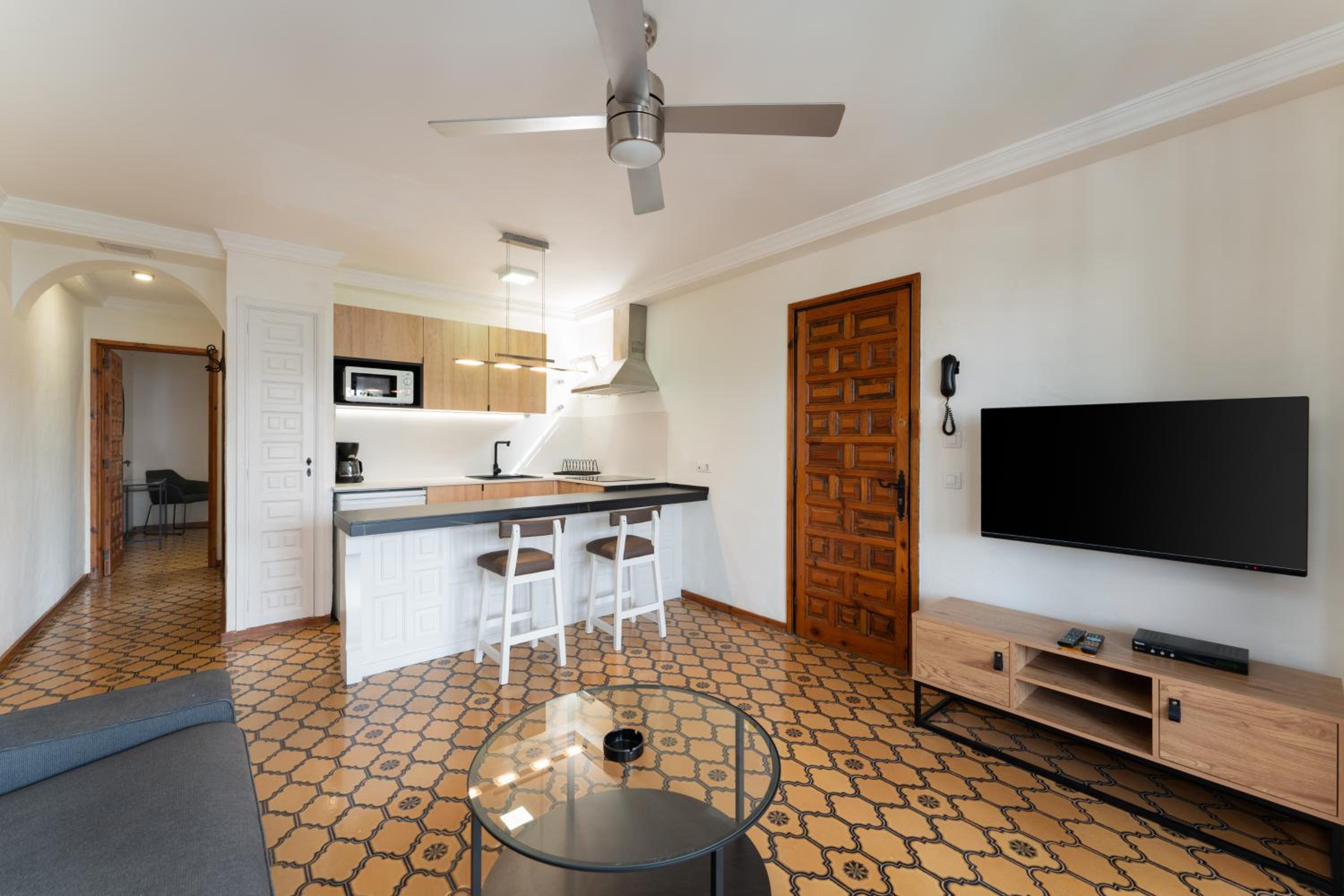 Apartment photo 2