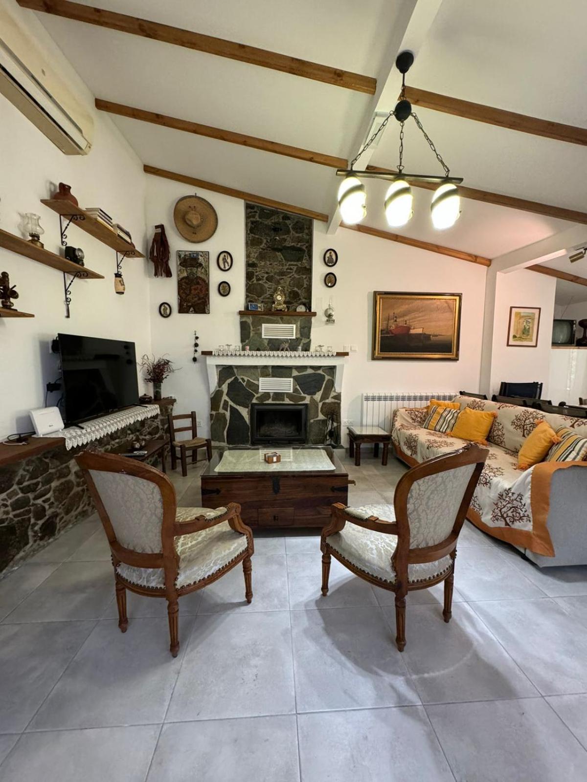 One-Bedroom House photo 1