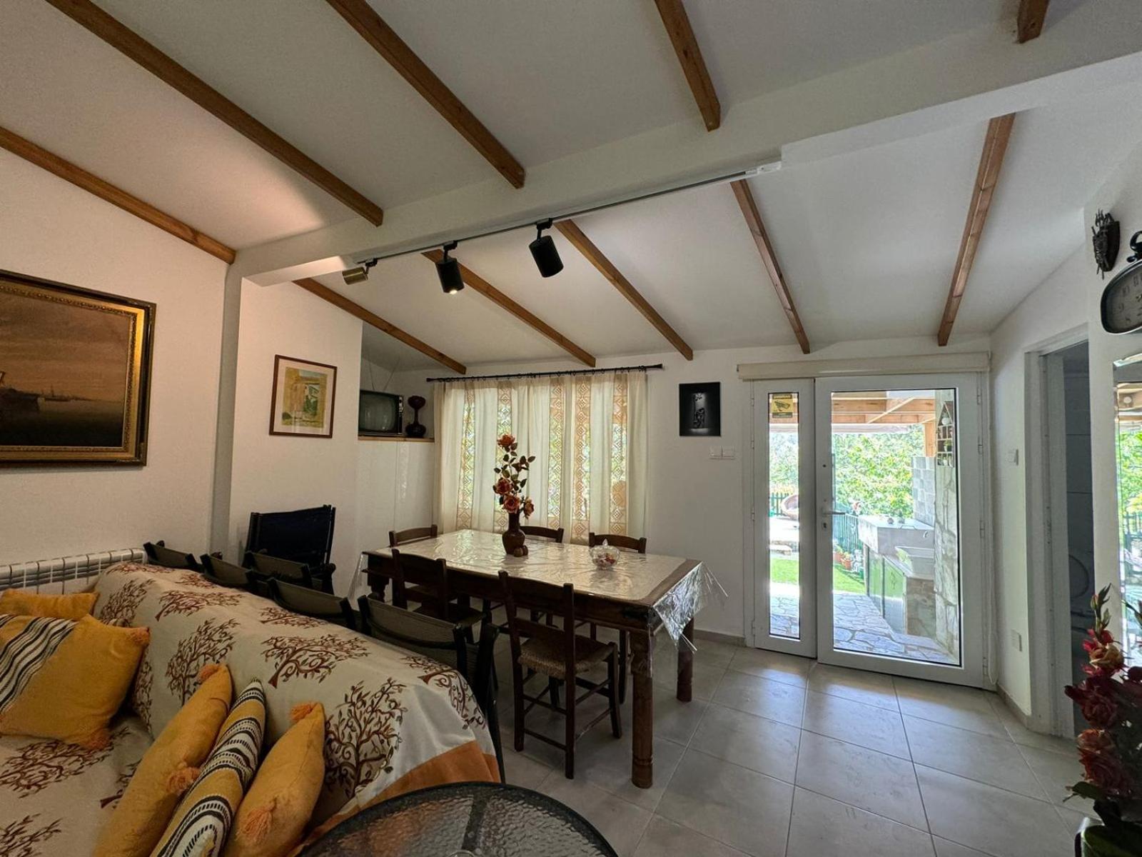 One-Bedroom House photo 2
