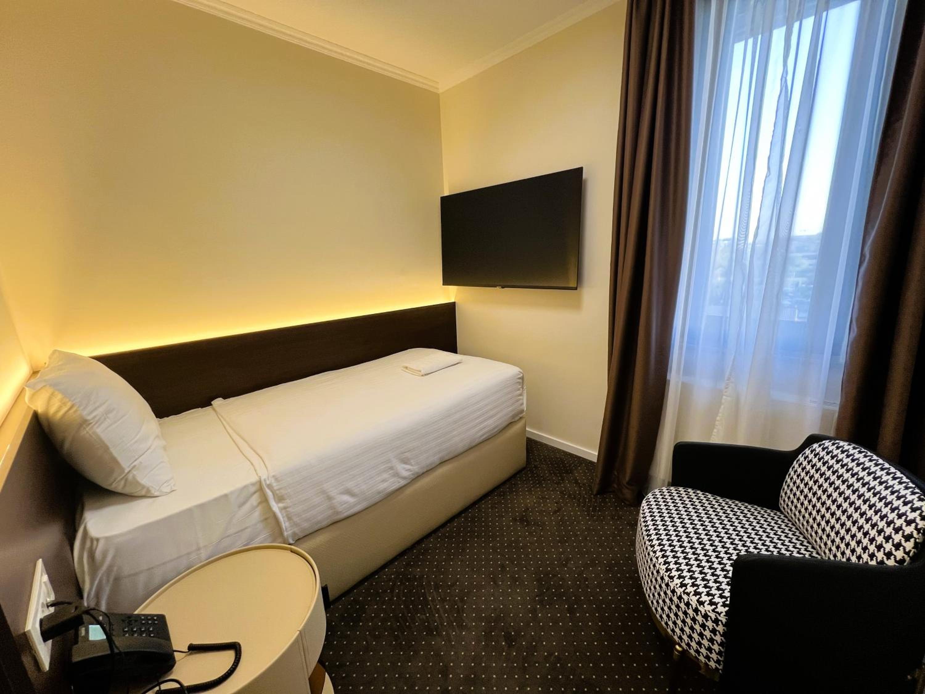 Economy Single Room - Photo 2