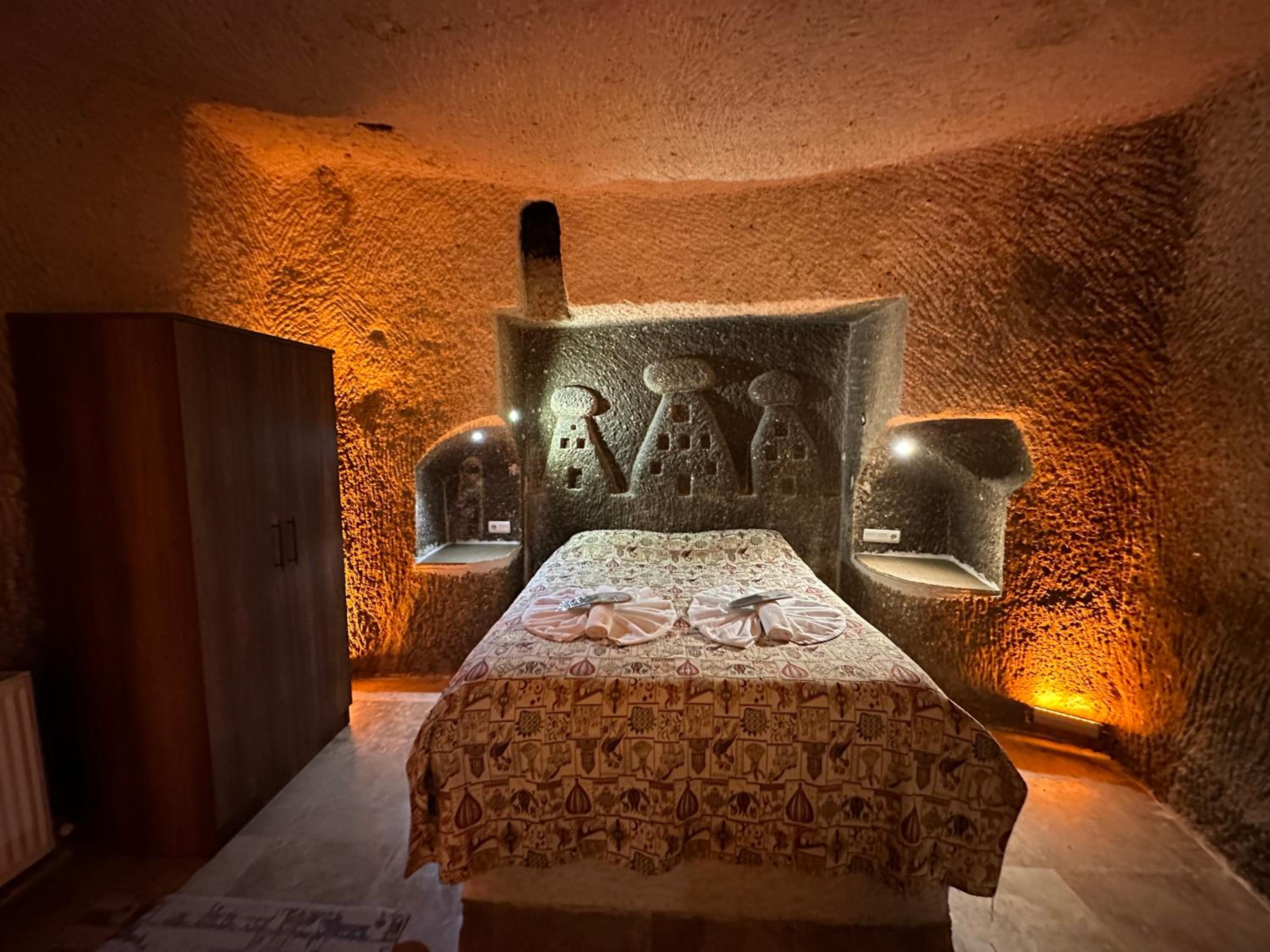 King Cave Suite Room - Photo 5