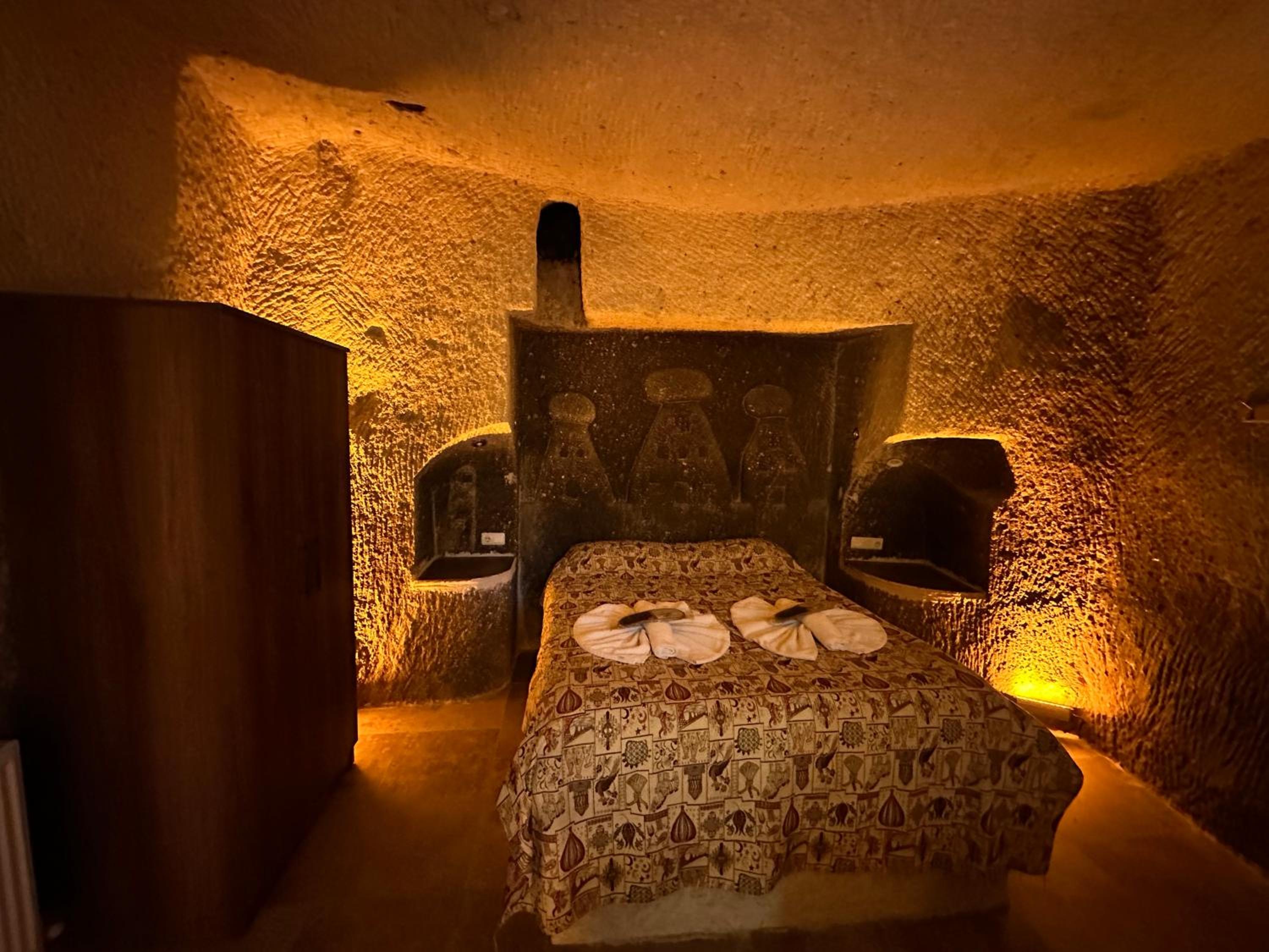King Cave Suite Room - Photo 9