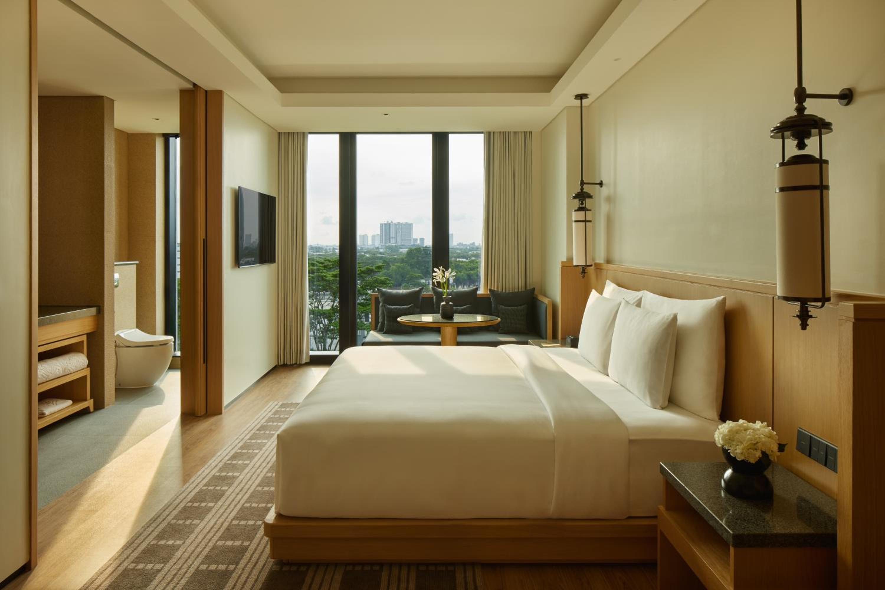 Deluxe King Room - Photo 1