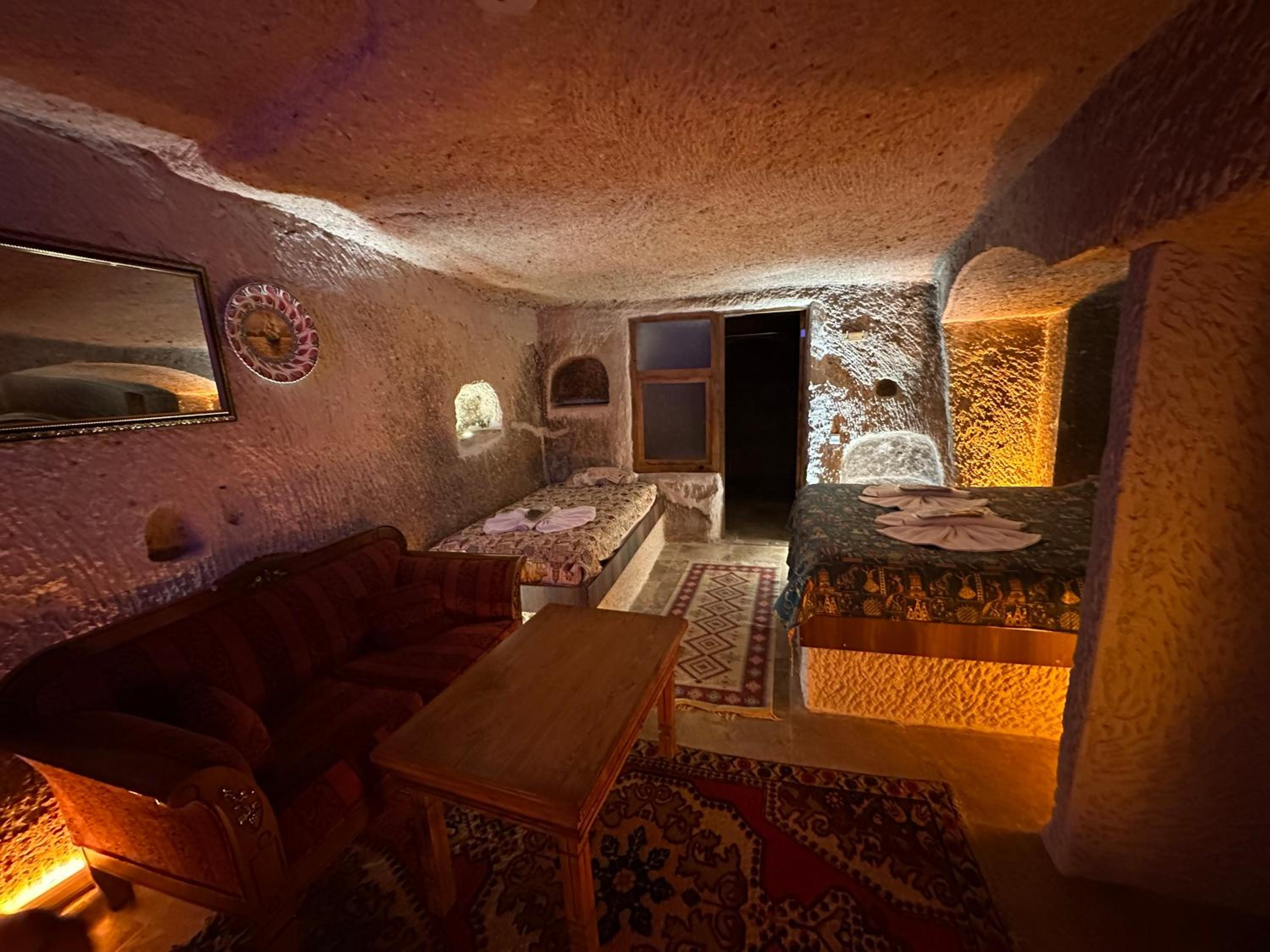 Deluxe Cave Room - Photo 1