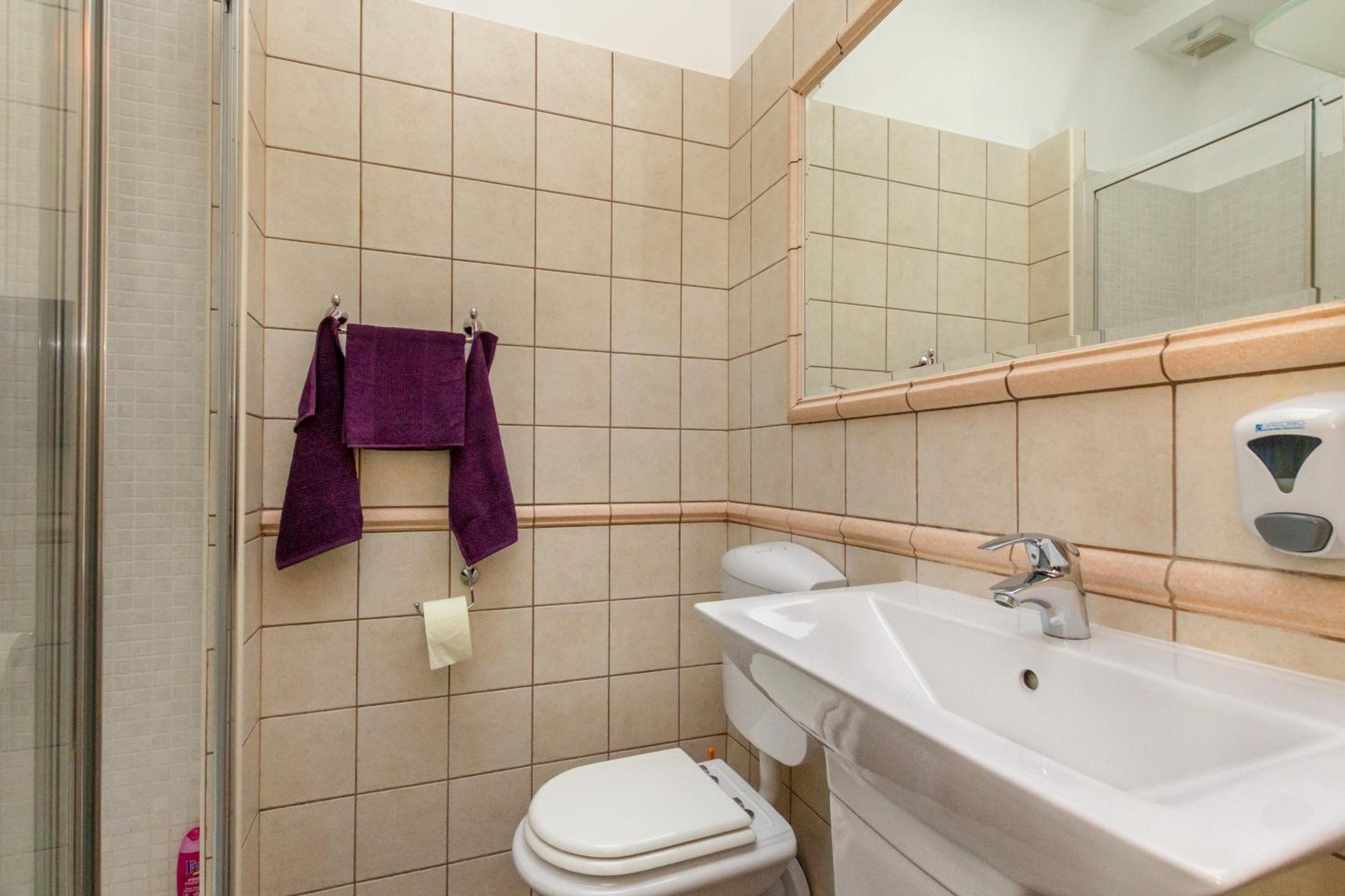 Double Room - Photo 11