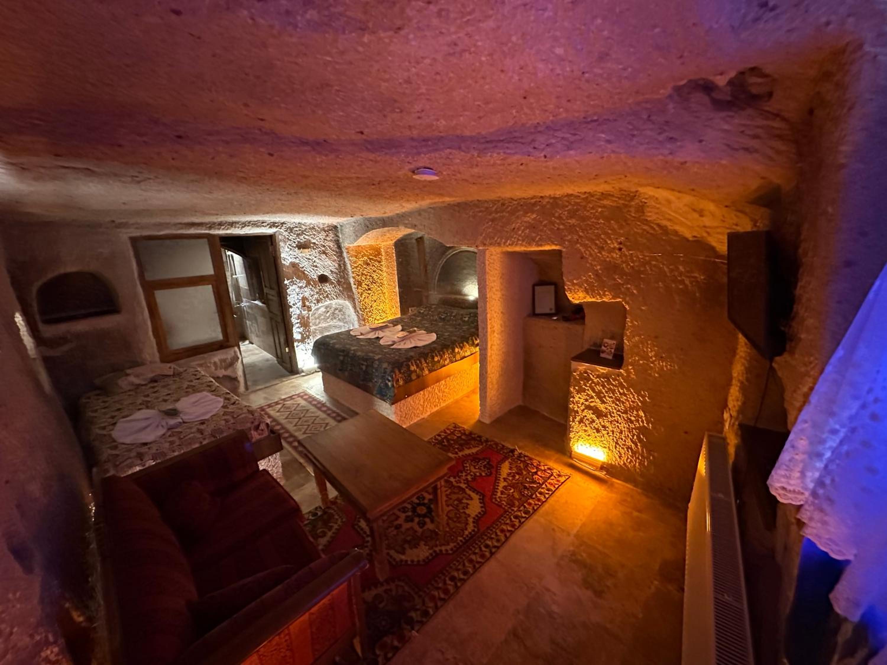 Deluxe Cave Room - Photo 7