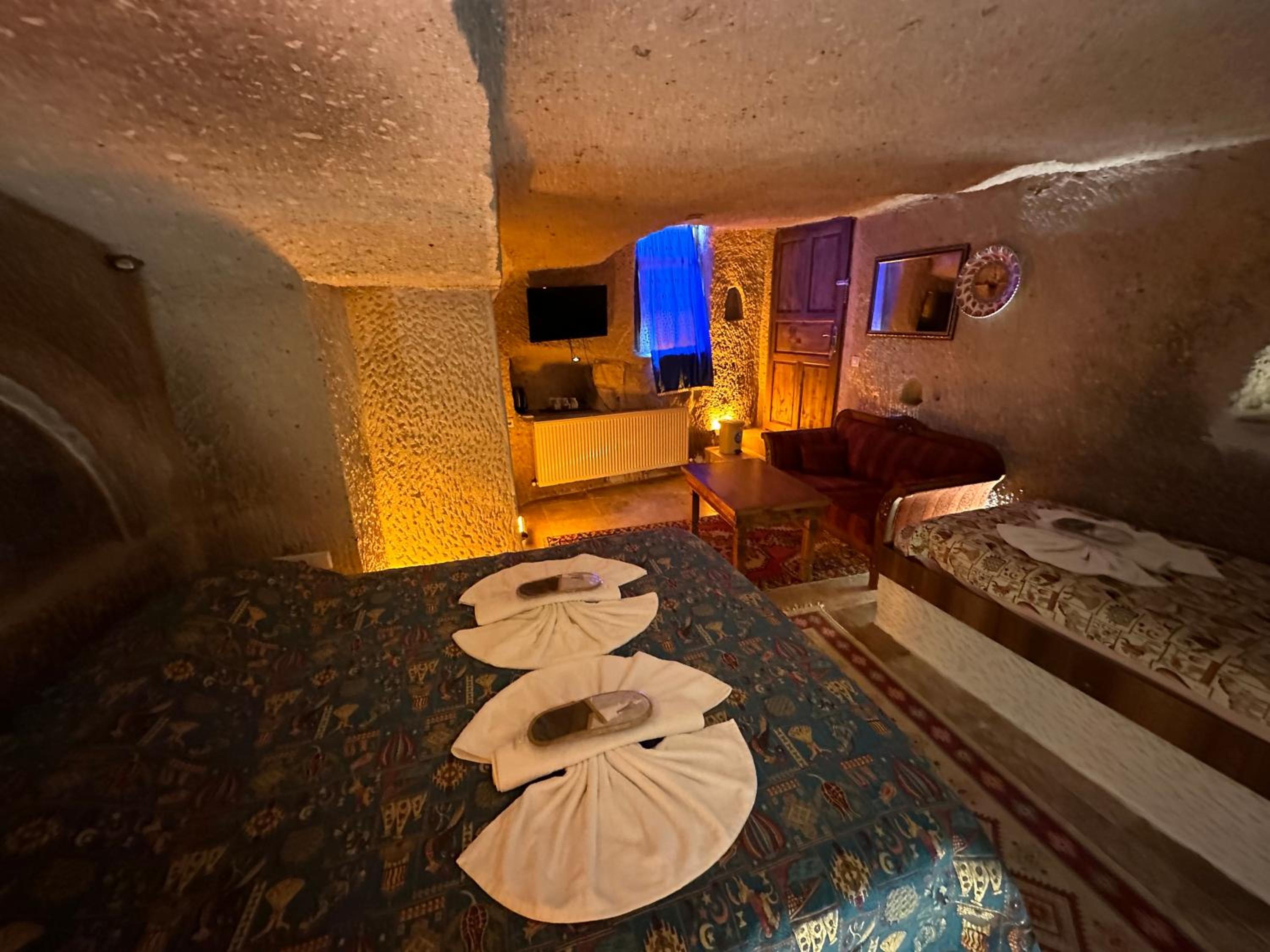 Deluxe Cave Room - Photo 8