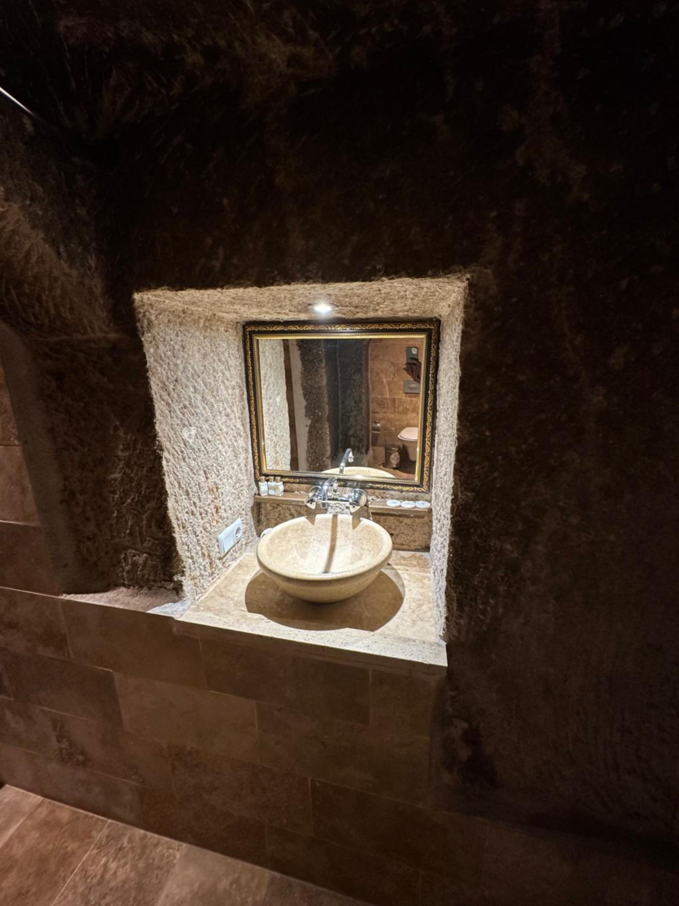 Deluxe Cave Room - Photo 3