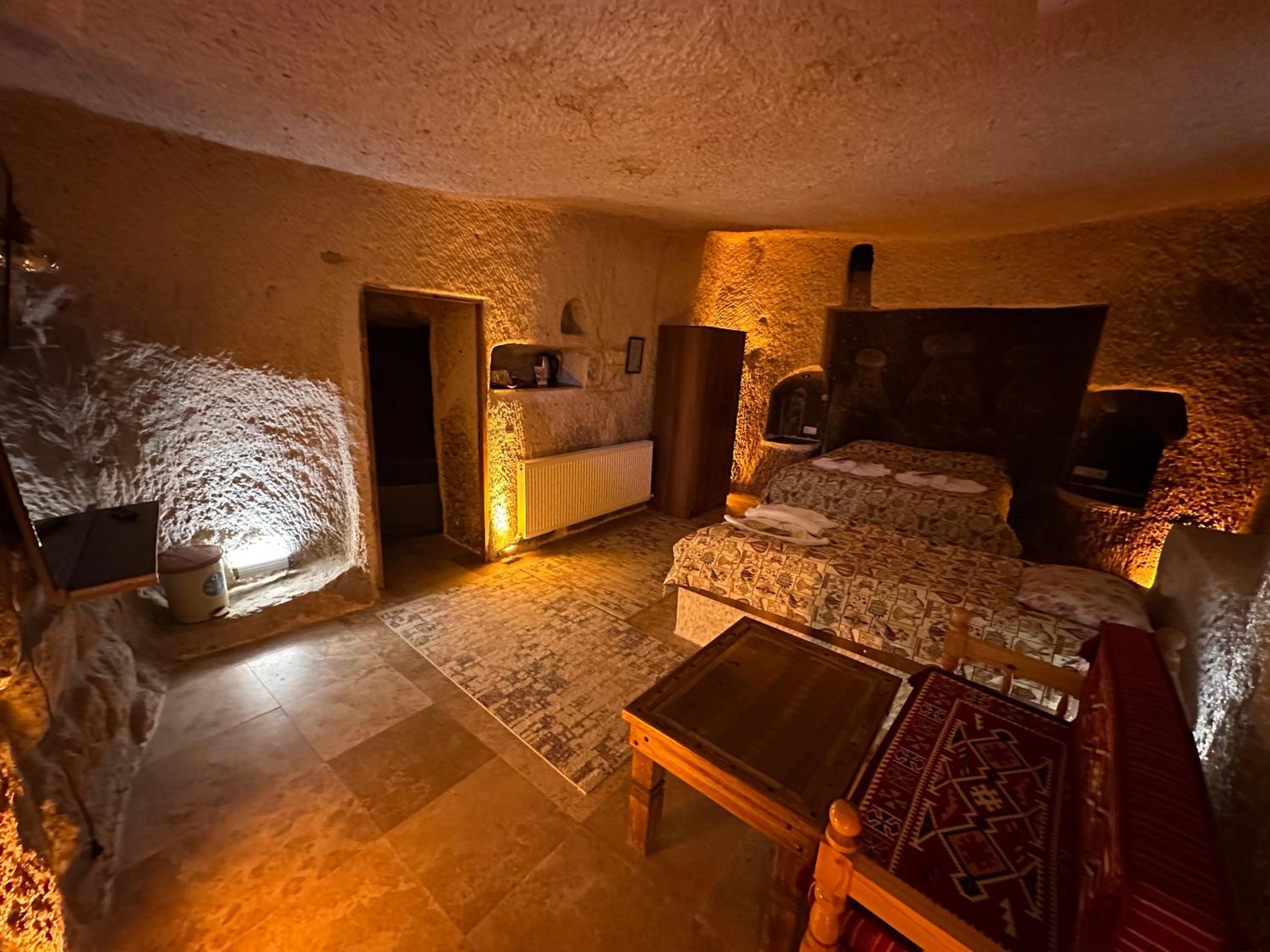 Deluxe Cave Room - Photo 2
