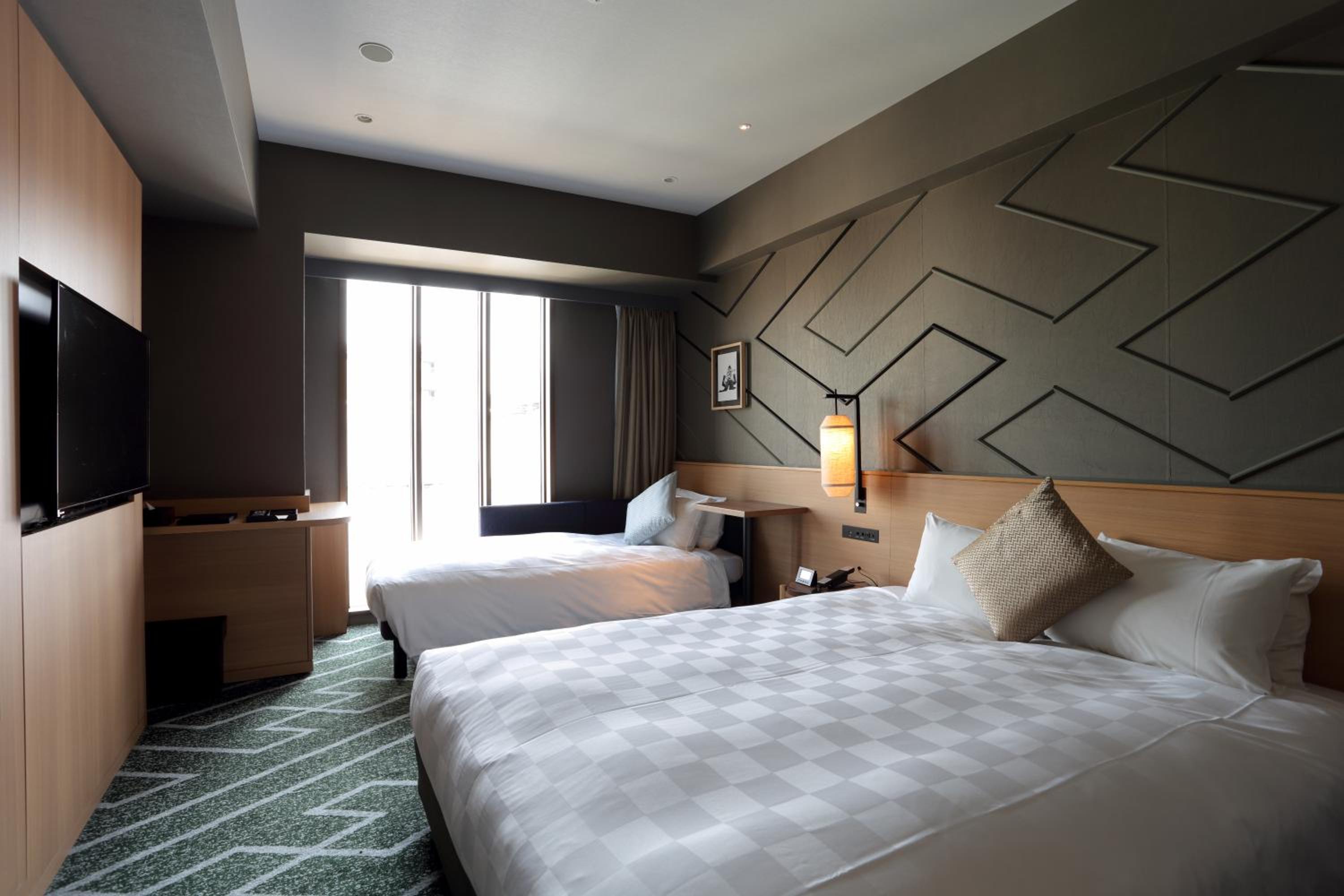 Standard Queen Room with Sofa Bed - Non-Smoking (3 adults) photo 3
