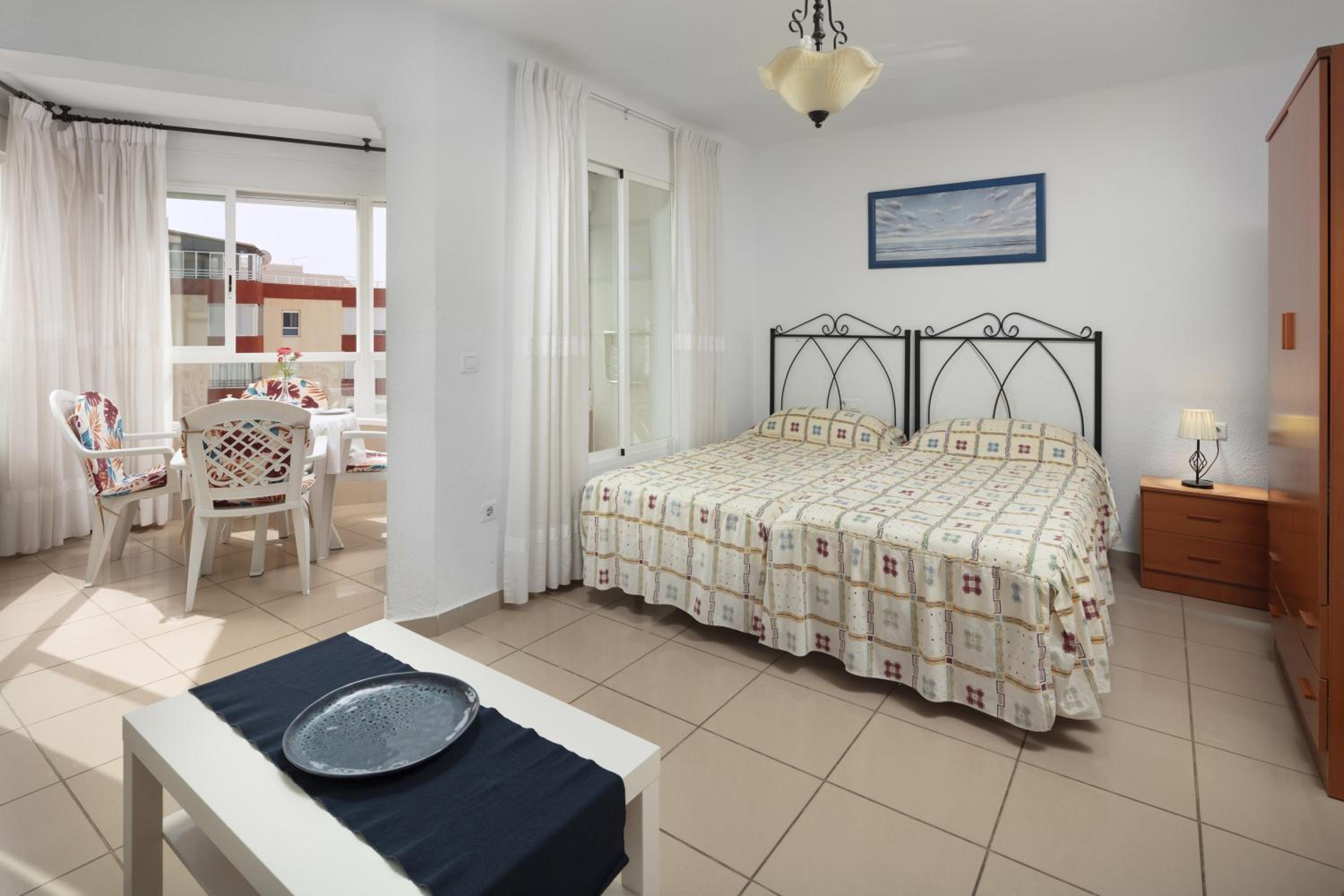 Estudio con sofá cama