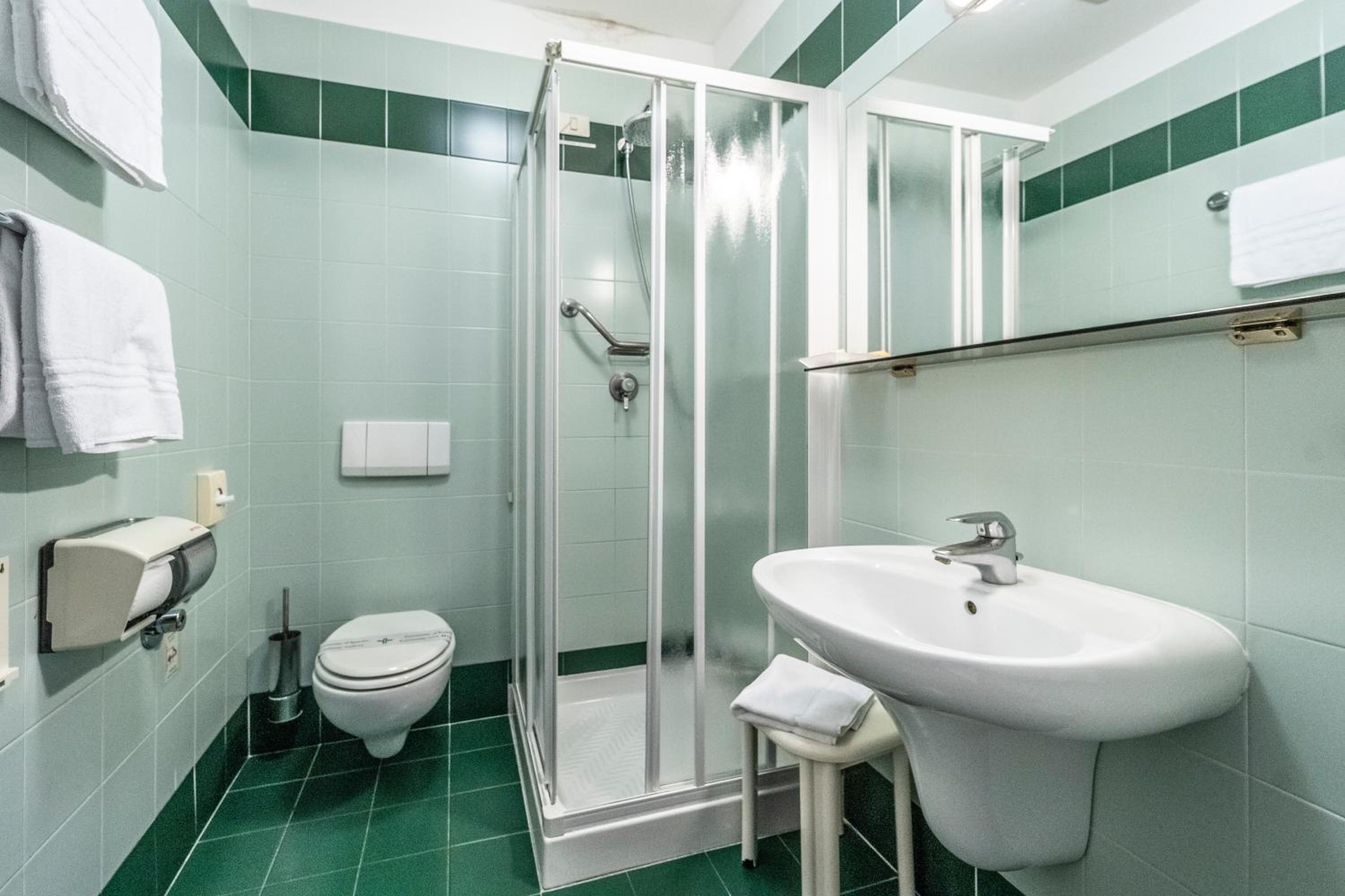 Standard Double or Twin Room - Photo 34