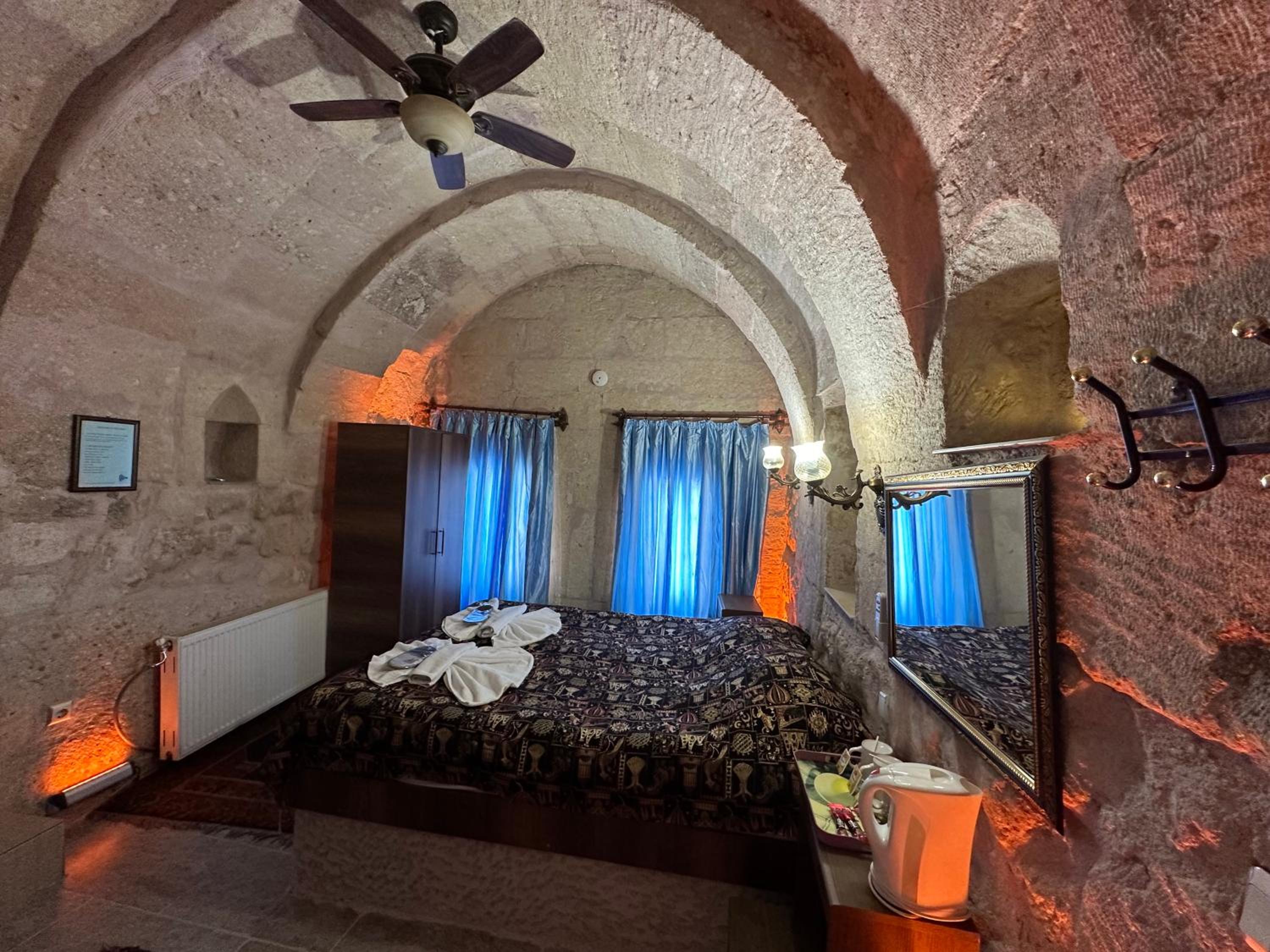 Arch Room - Photo 3