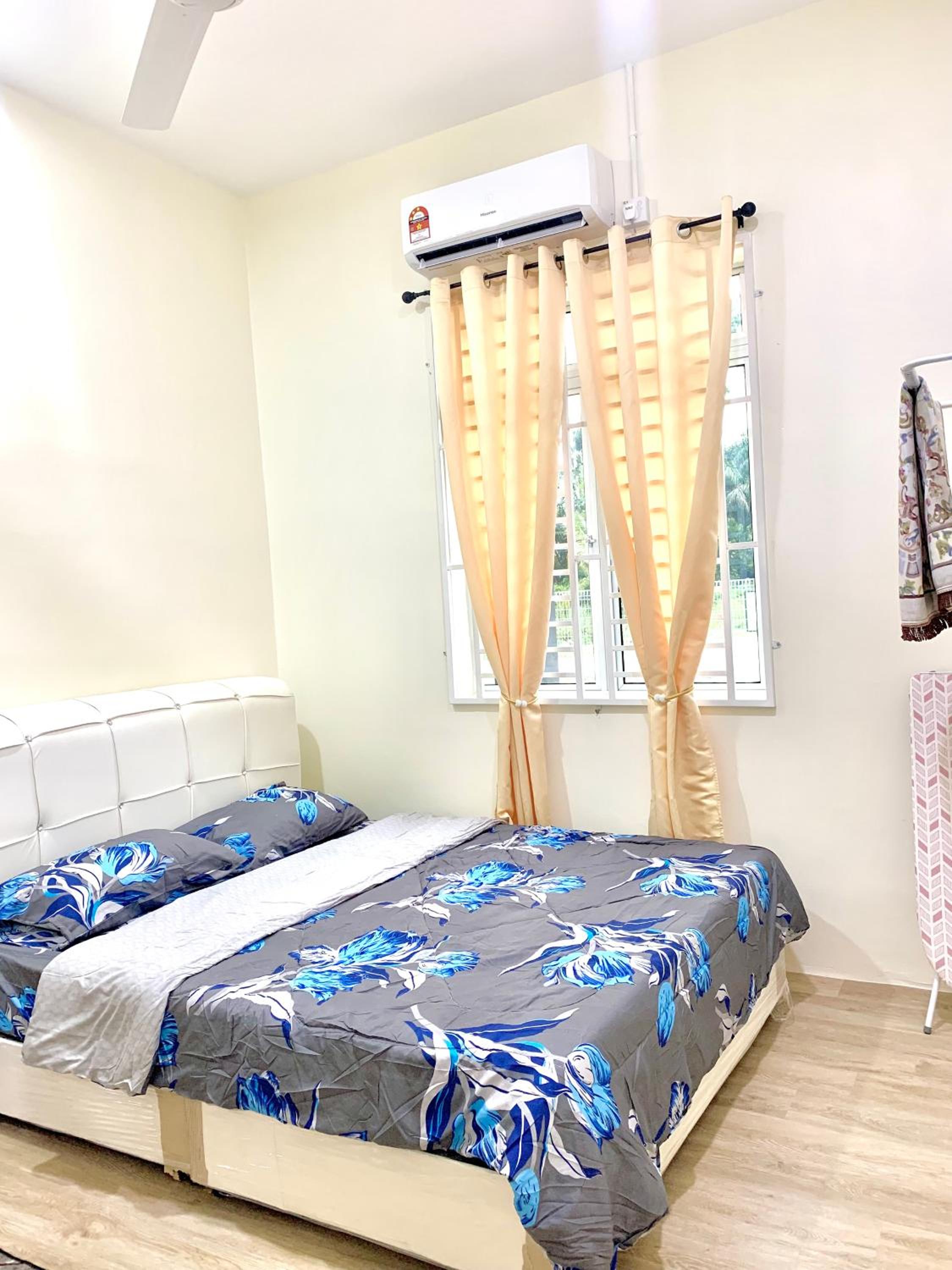 Three-Bedroom House photo 1