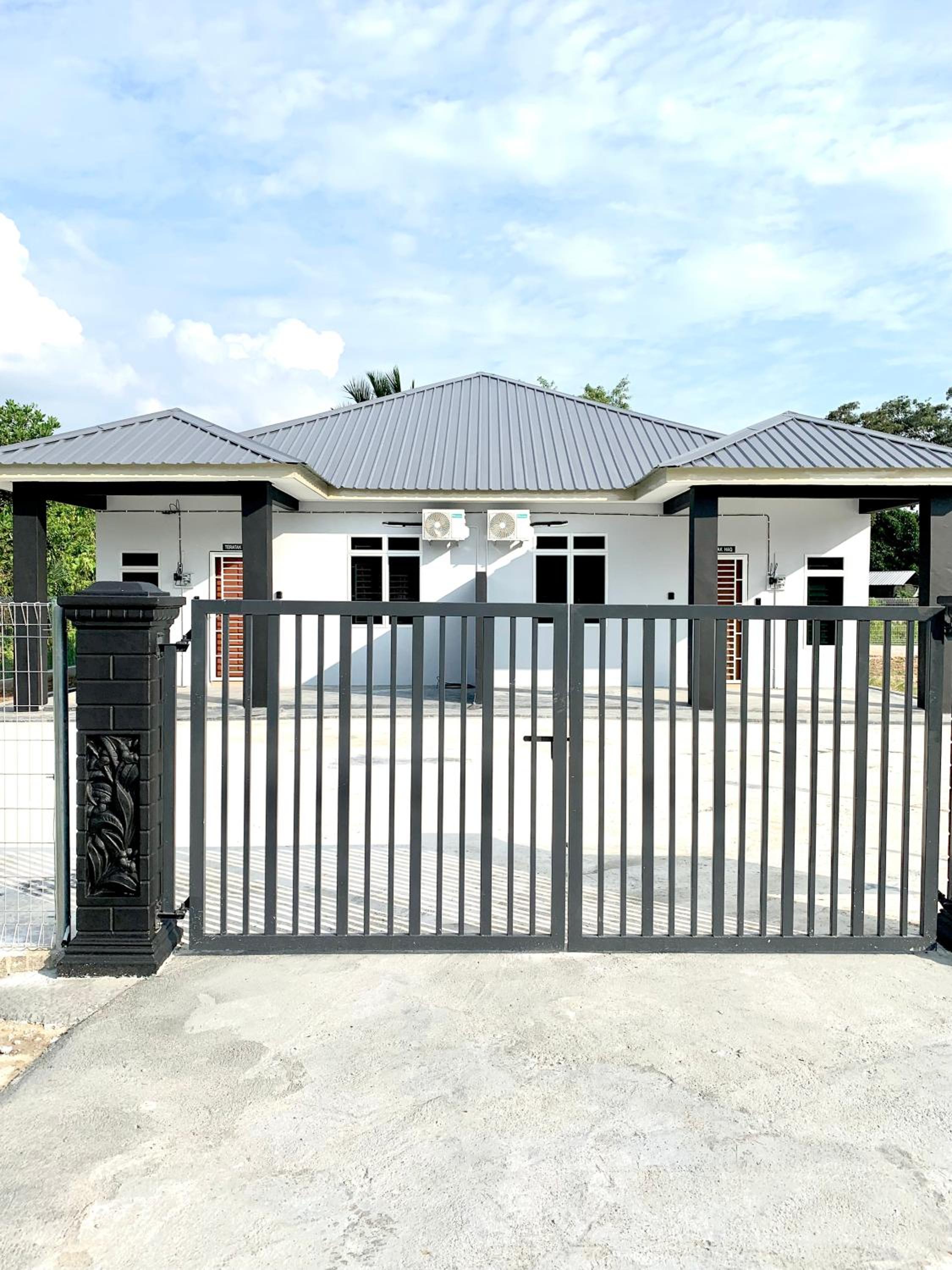 Three-Bedroom House photo 2