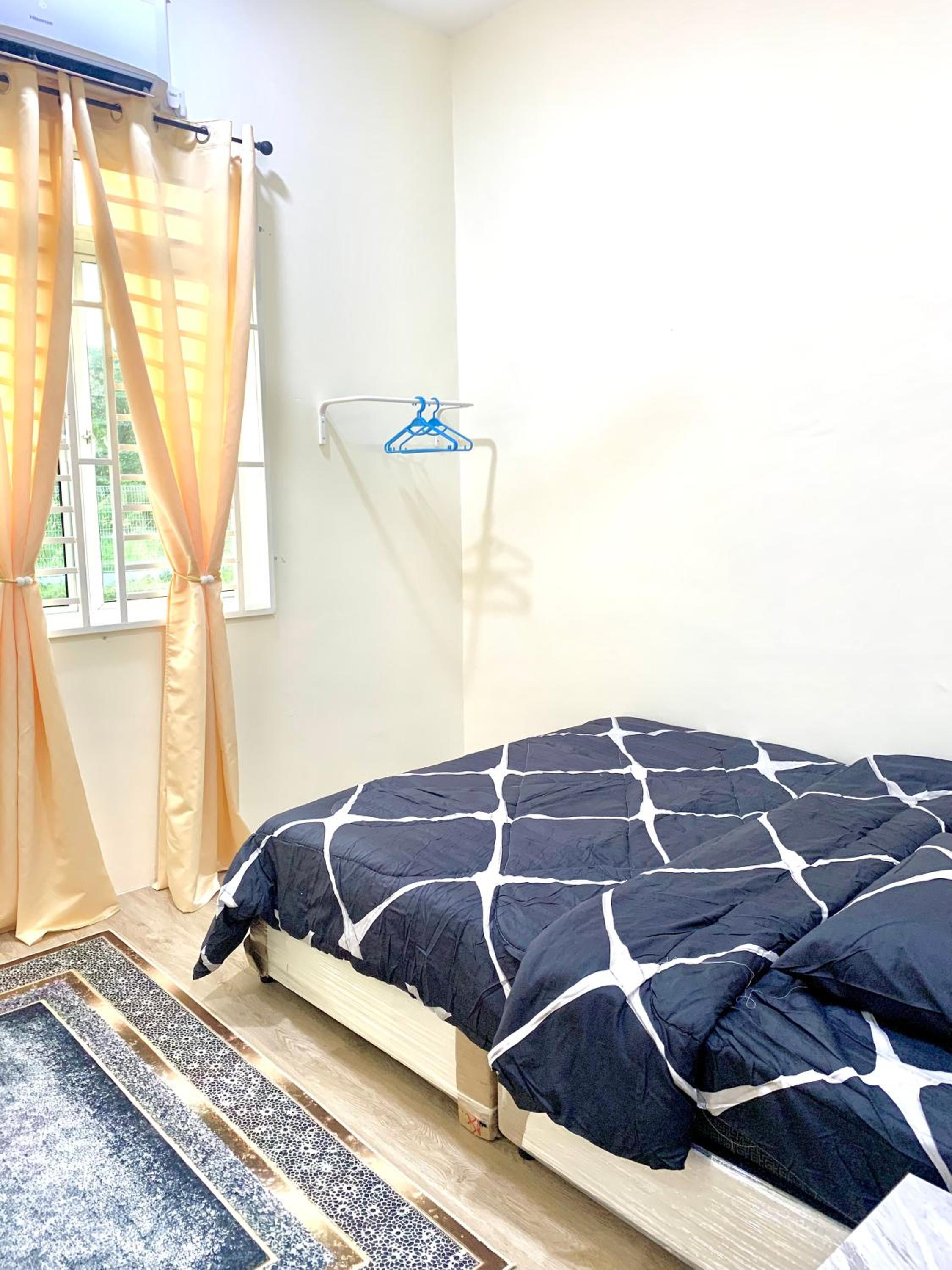 Three-Bedroom House photo 3