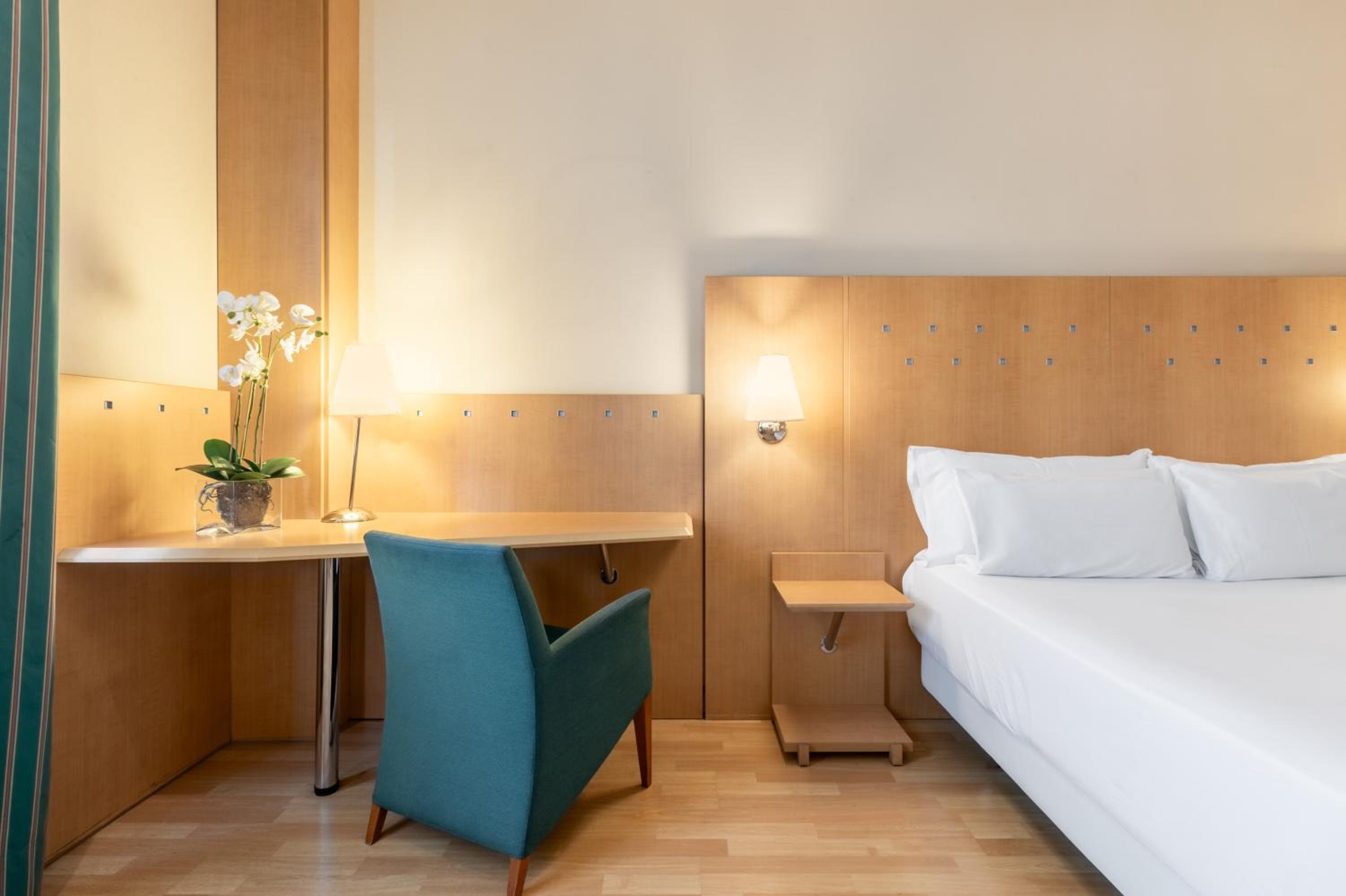 Standard Twin Room - Photo 7