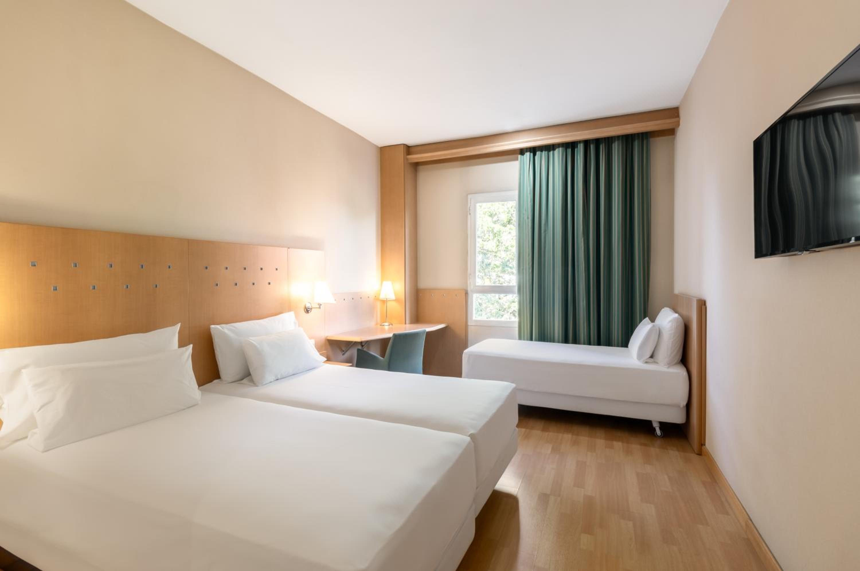 Standard Triple Room - Photo 8