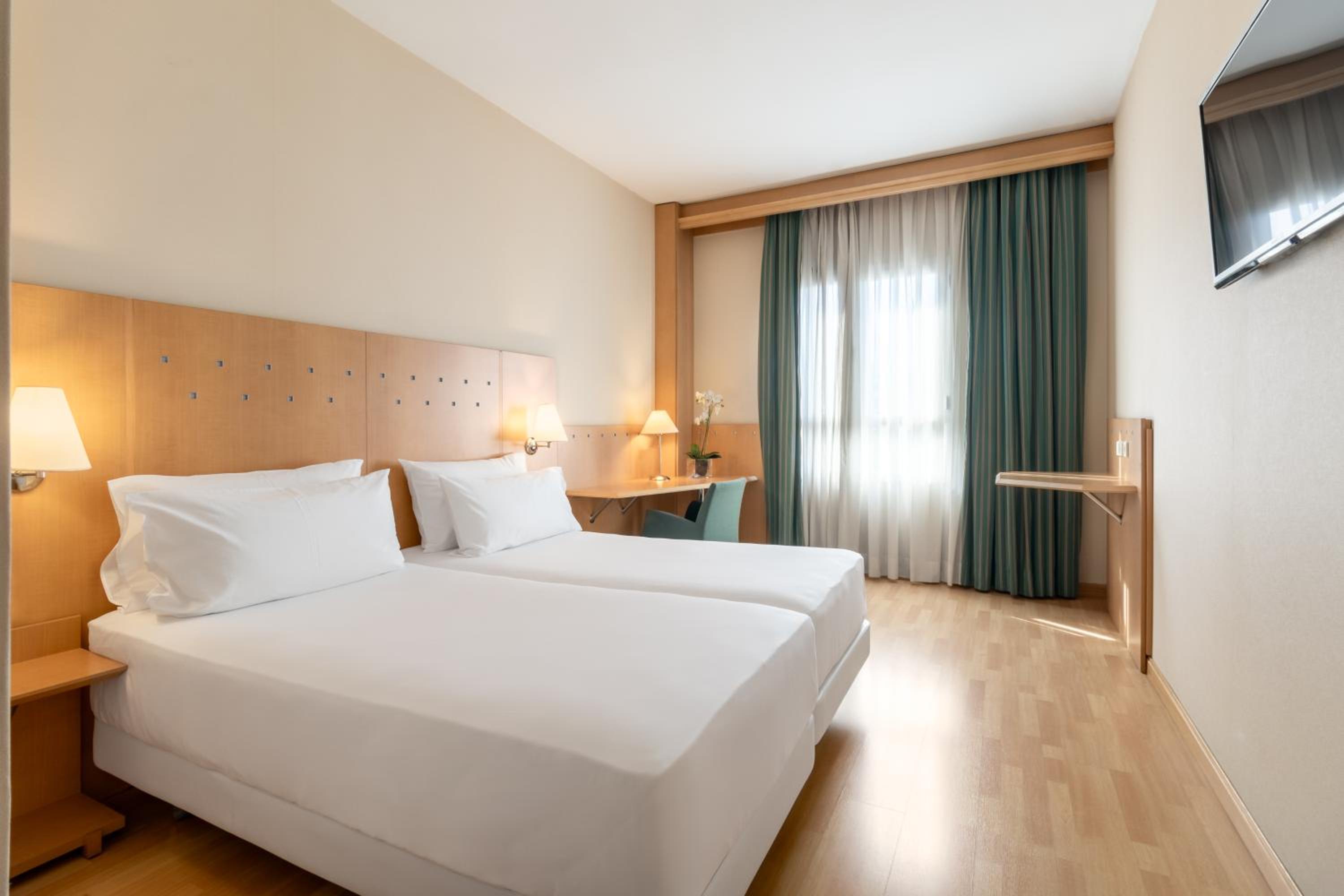 Standard Twin Room - Photo 1