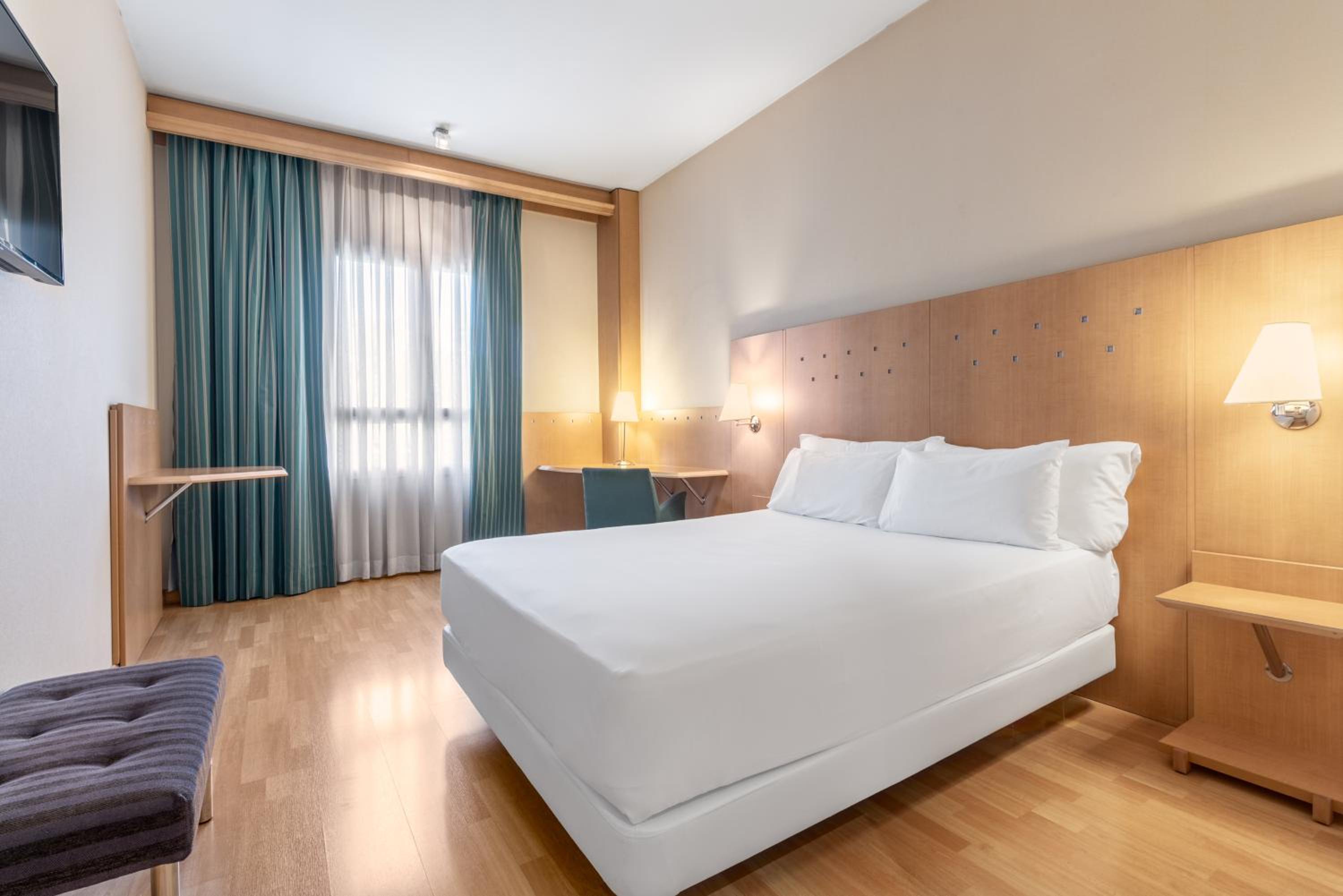 Standard Twin Room - Photo 9