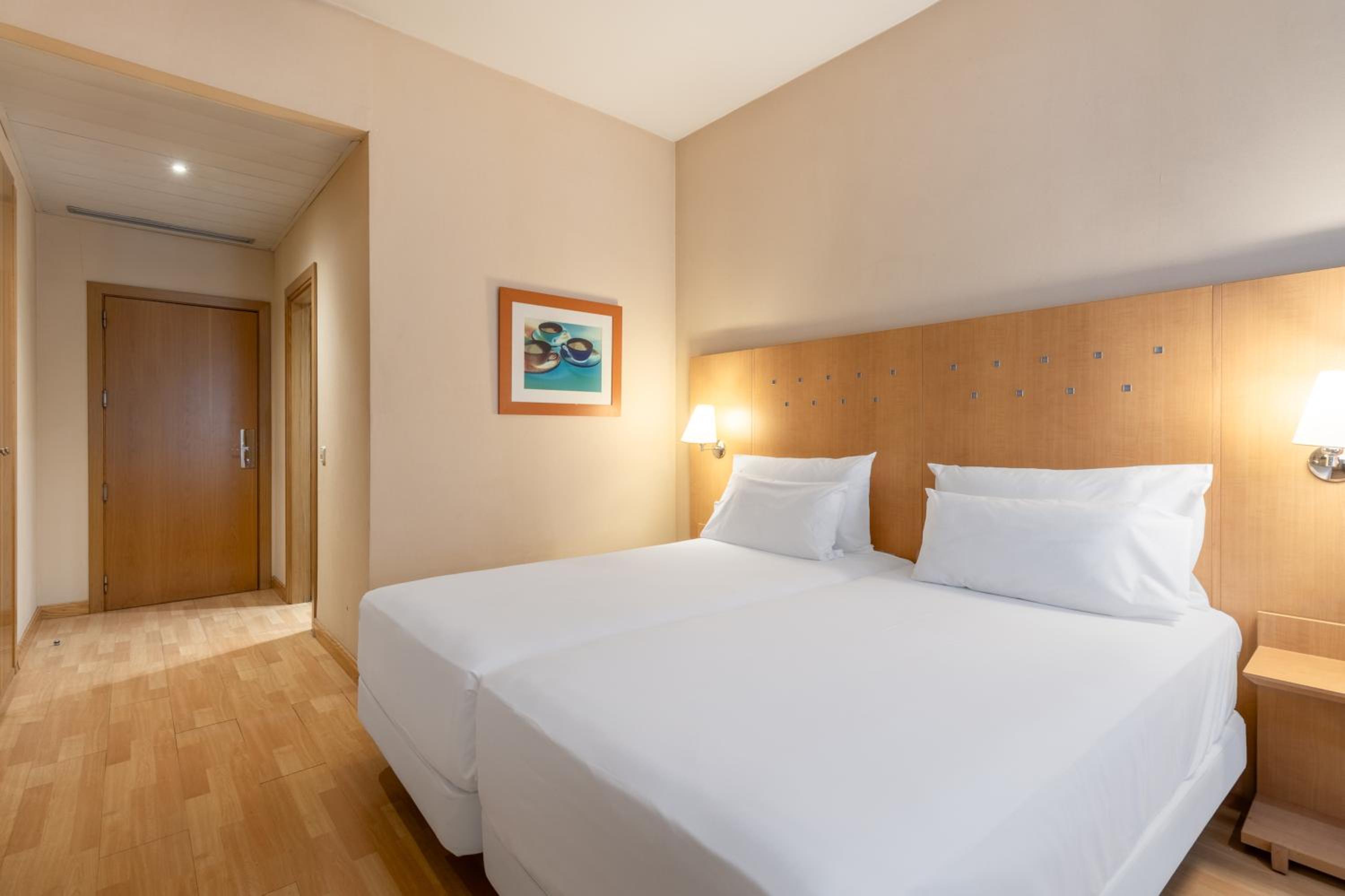 Standard Twin Room - Photo 13