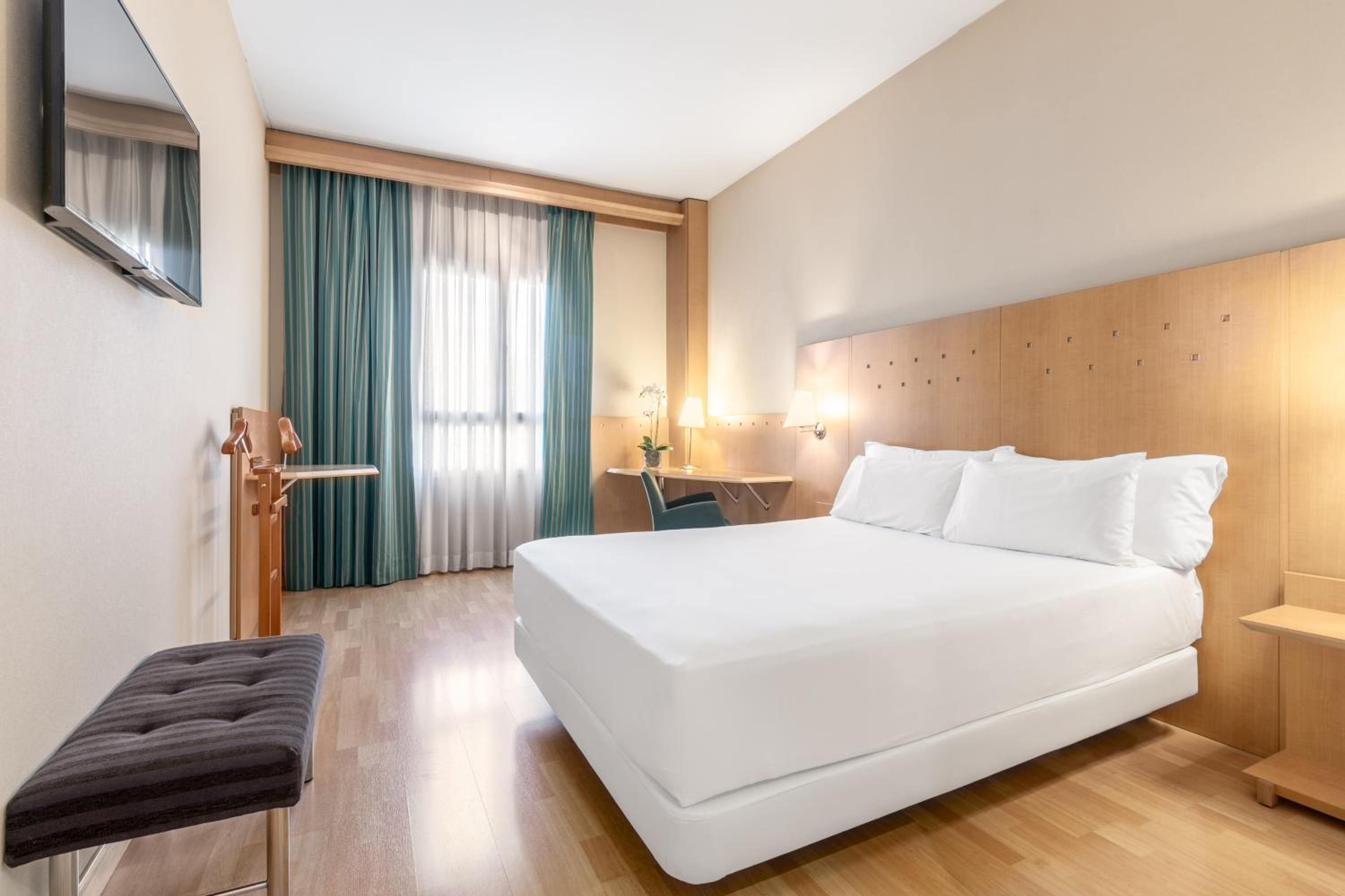 Standard Twin Room - Photo 2