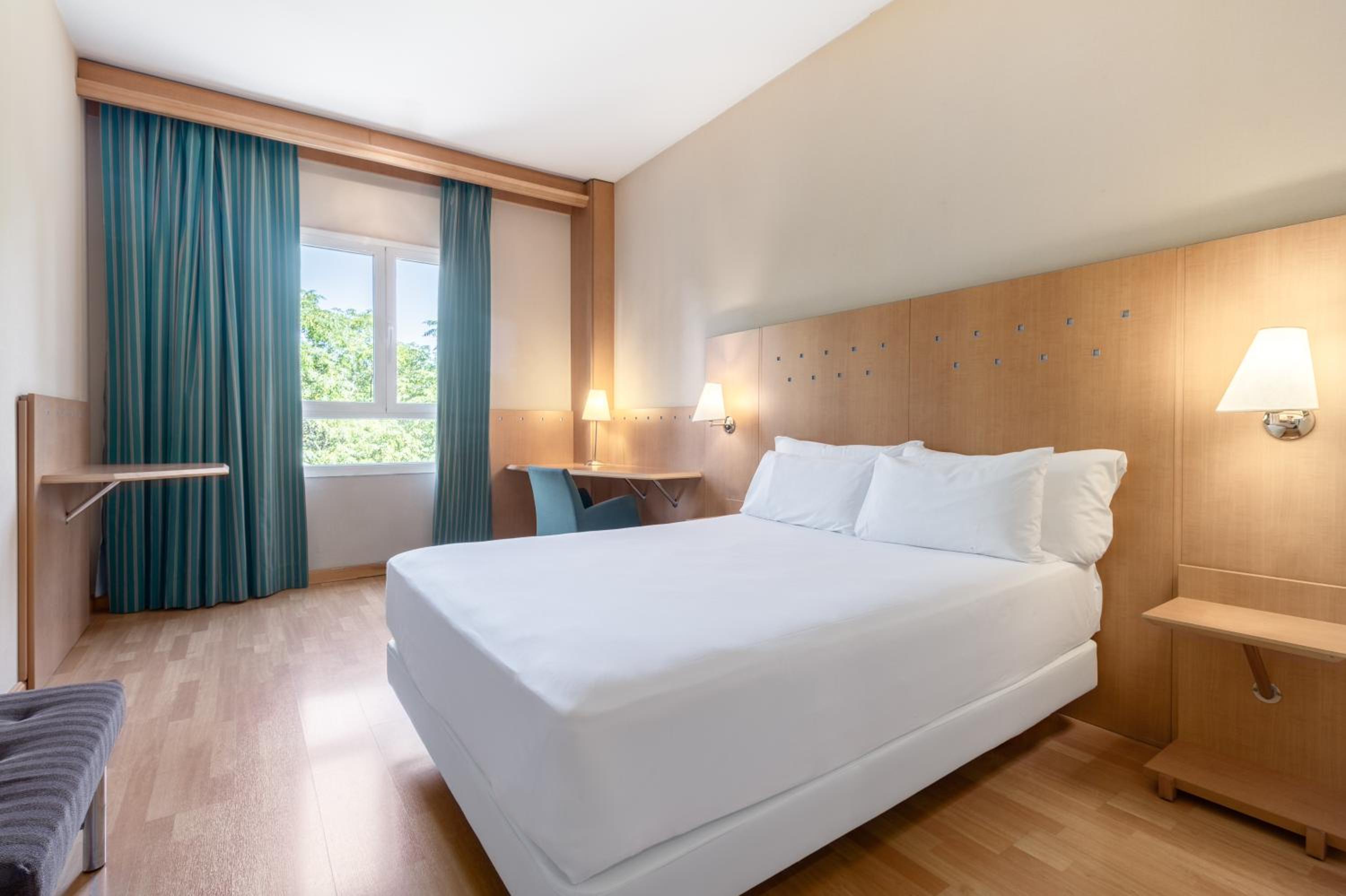 Standard Twin Room - Photo 3