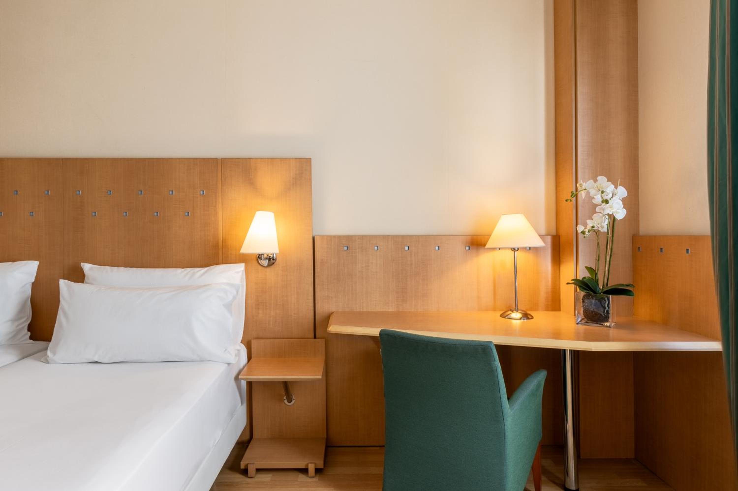 Standard Twin Room - Photo 4