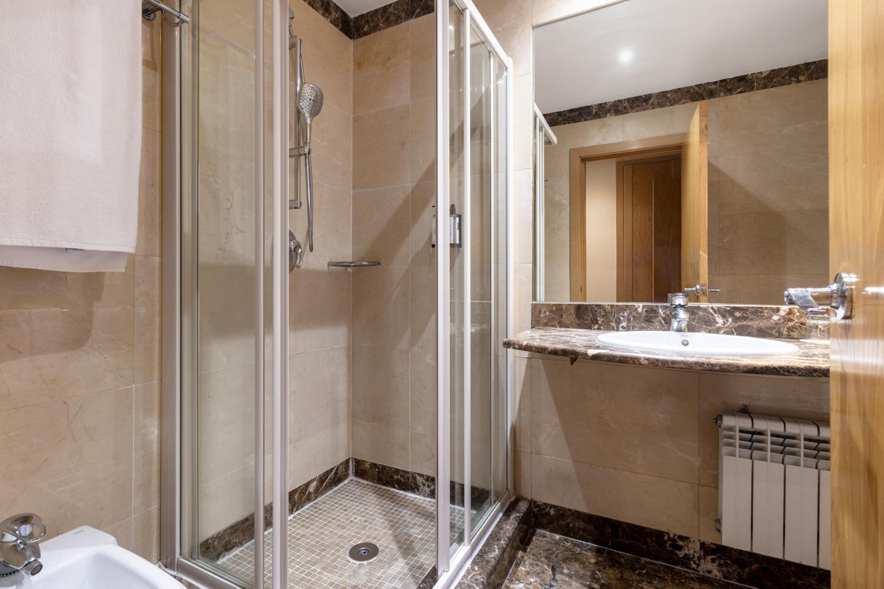 Standard Twin Room - Photo 5