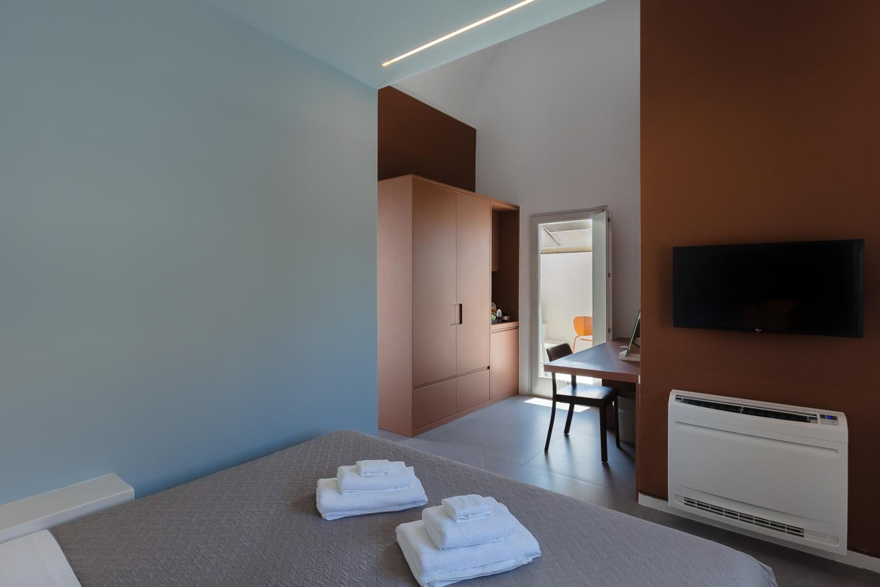 Suite with Heated Plunge Pool photo 3
