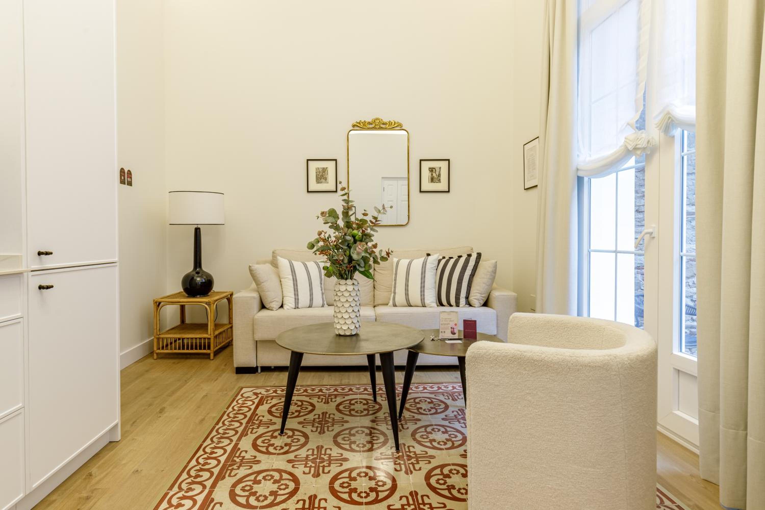 Apartamento de lujo de una habitación con terraza I