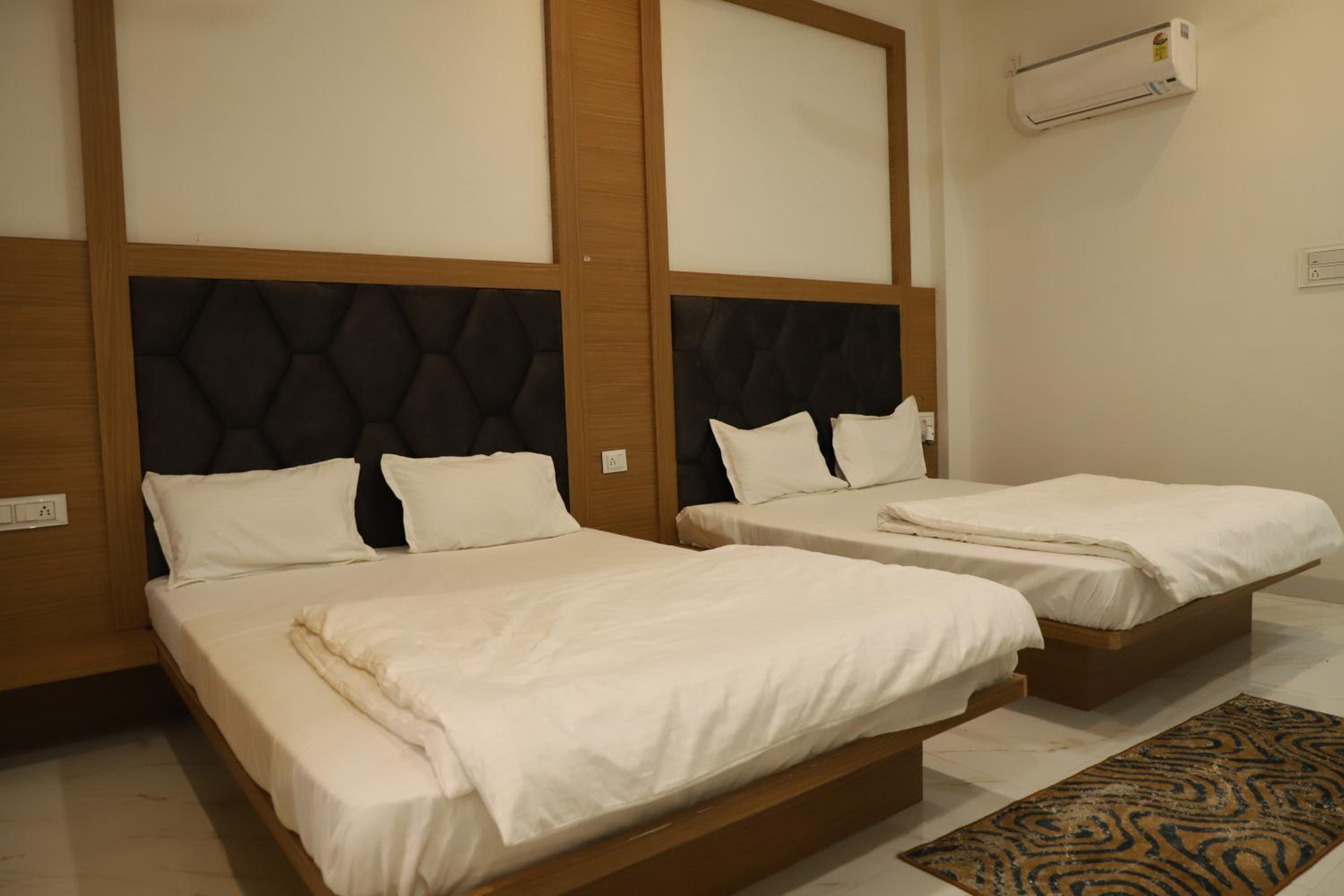 Deluxe Double Or Twin Room photo 3