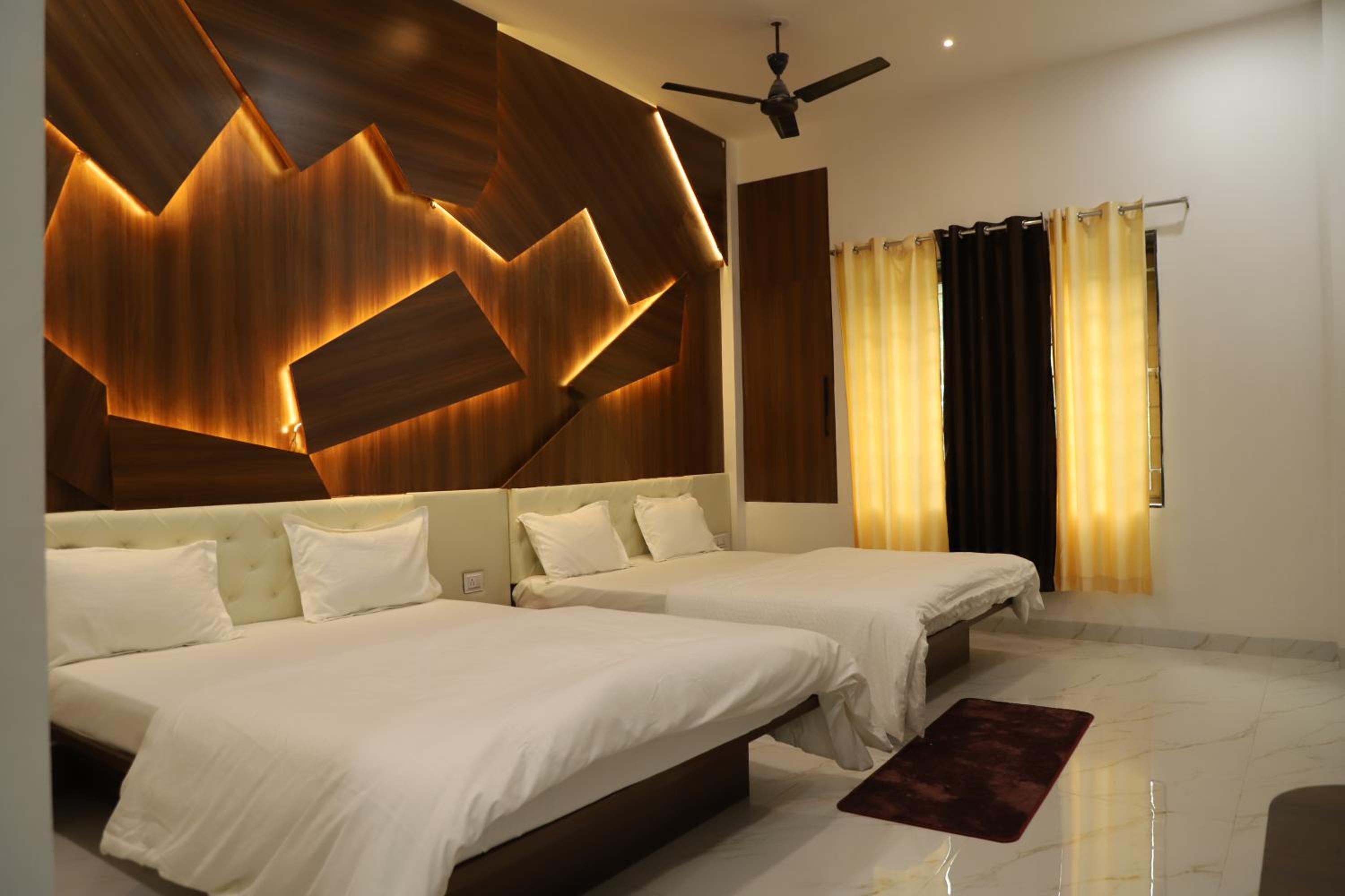 Deluxe Double Room With Two Double Beds photo 2