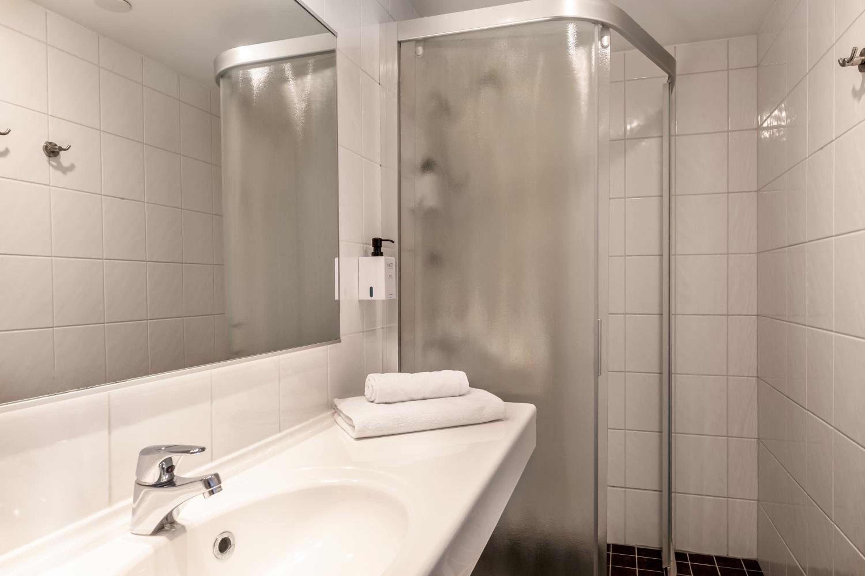 Standard Double Room - Photo 2