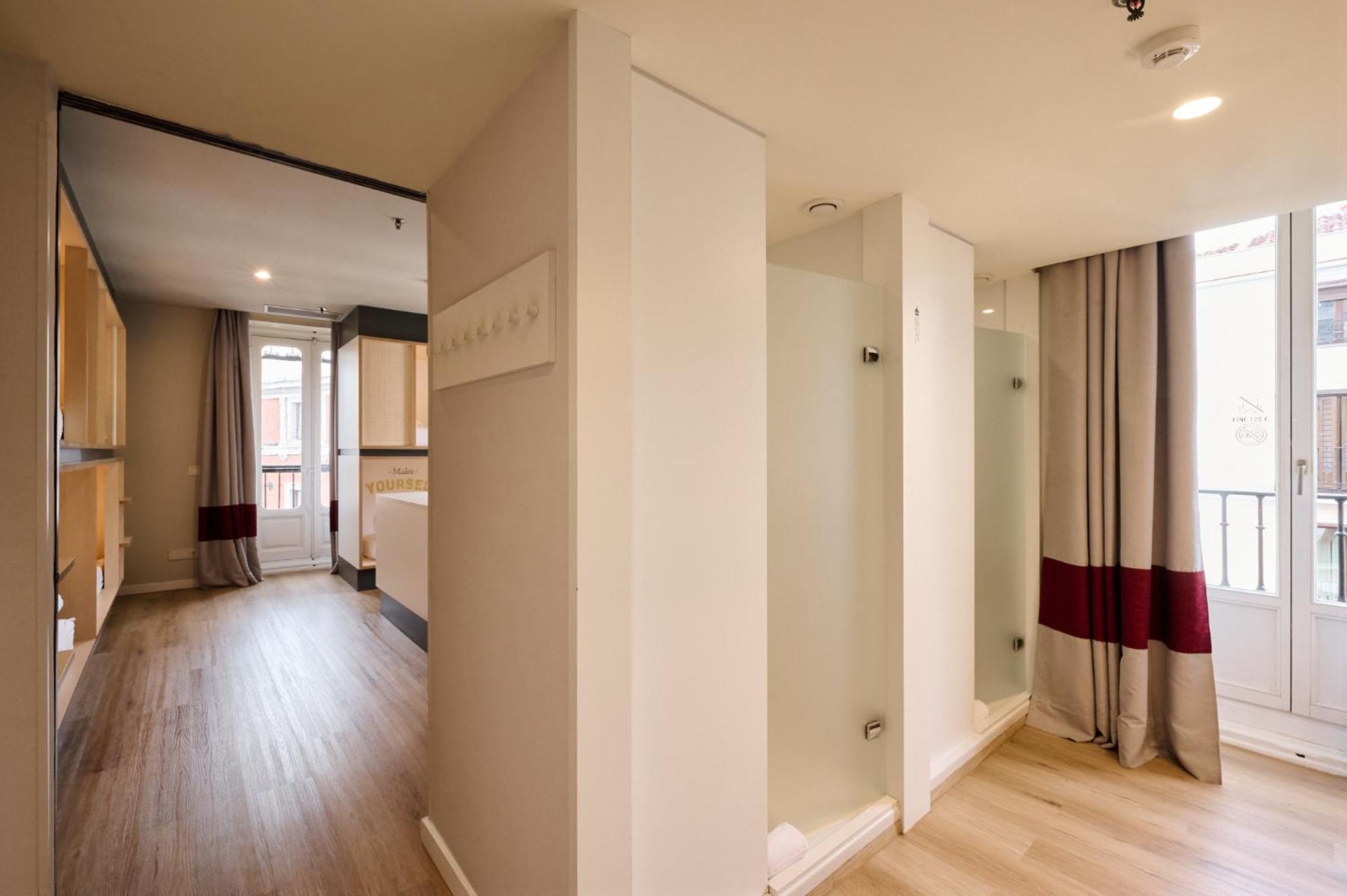 Bed in 6-Bed Mixed Dormitory Room photo 3