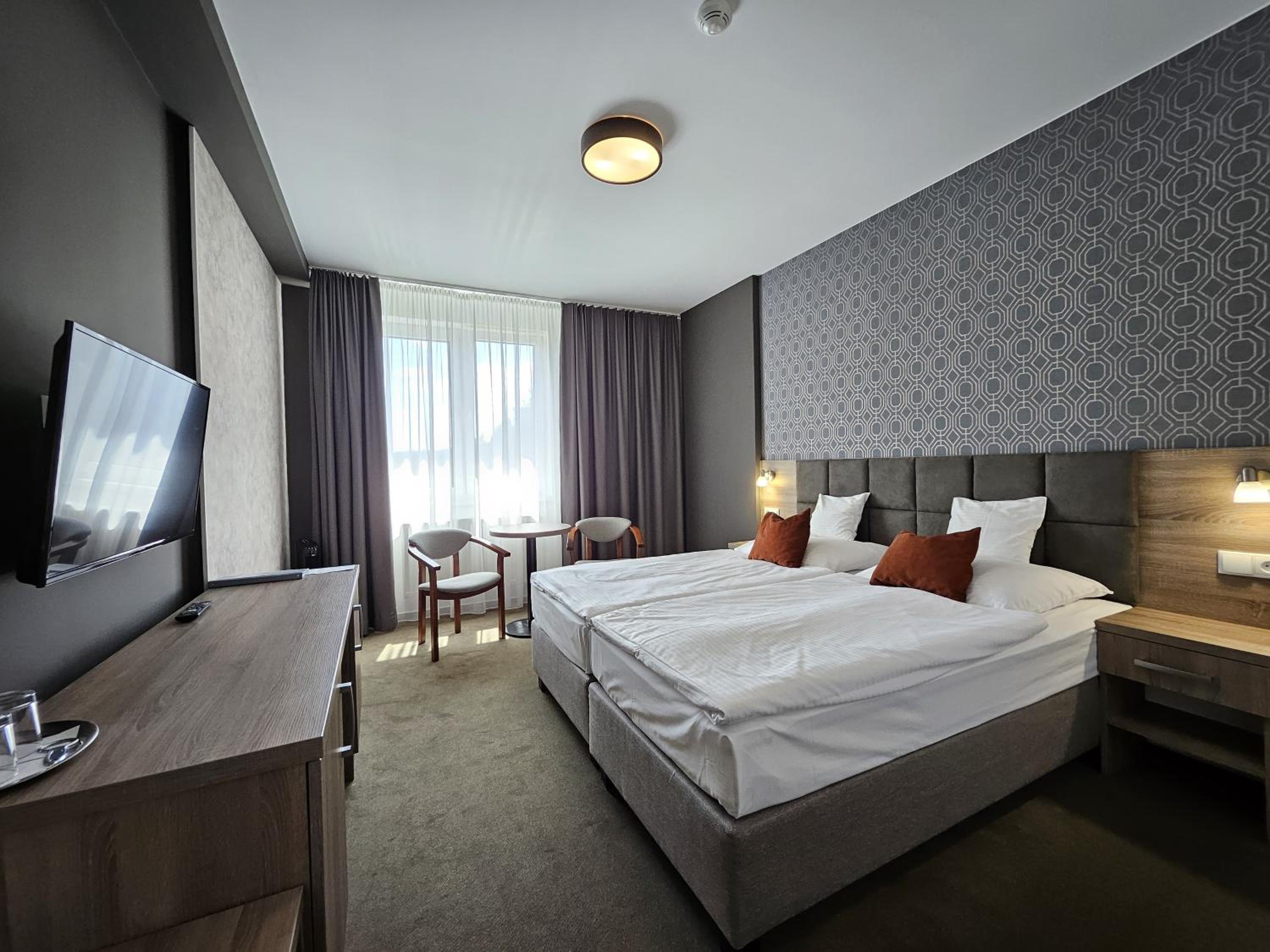 Double or Twin Room - Photo 3