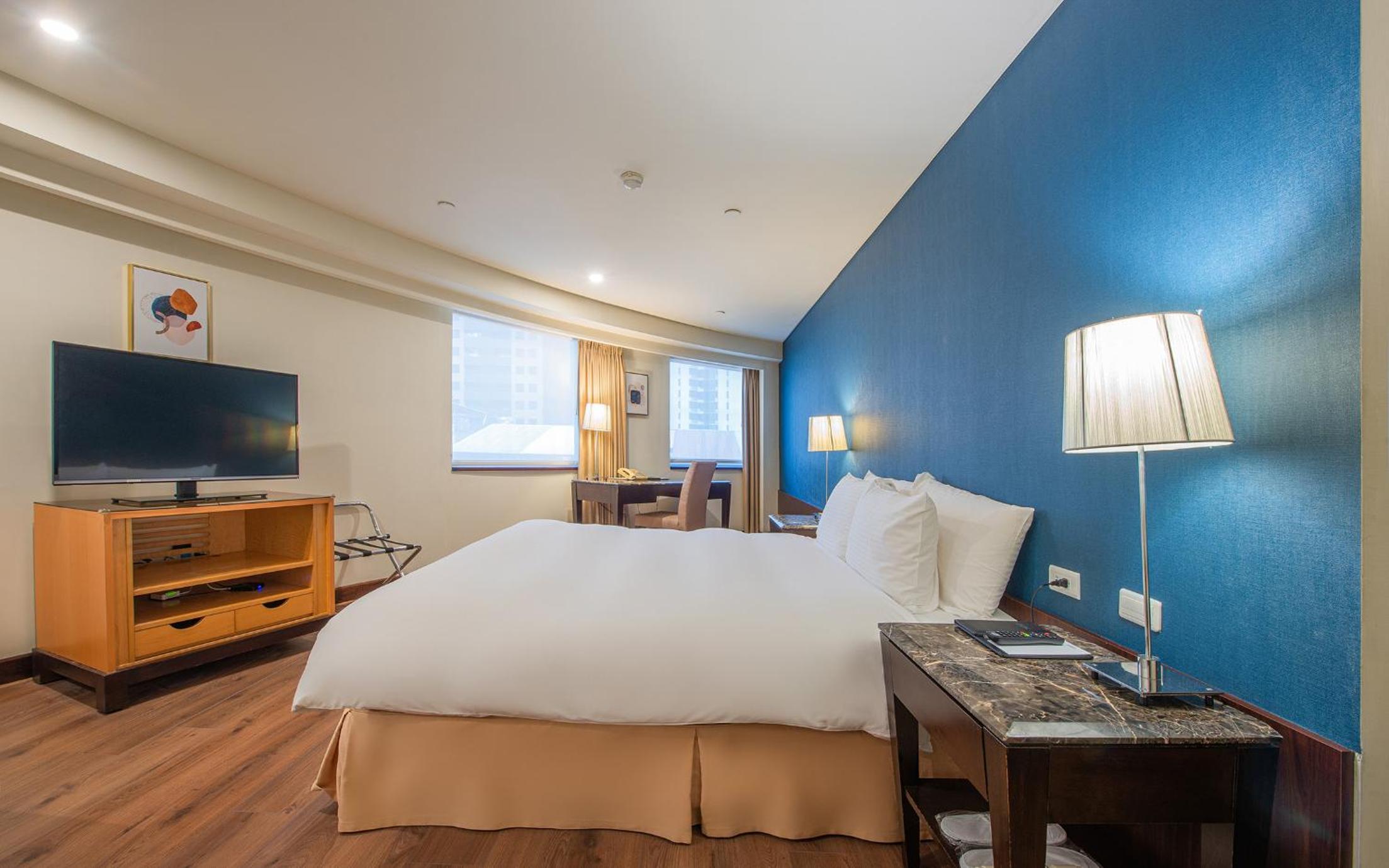 Superior Suite - Photo 4
