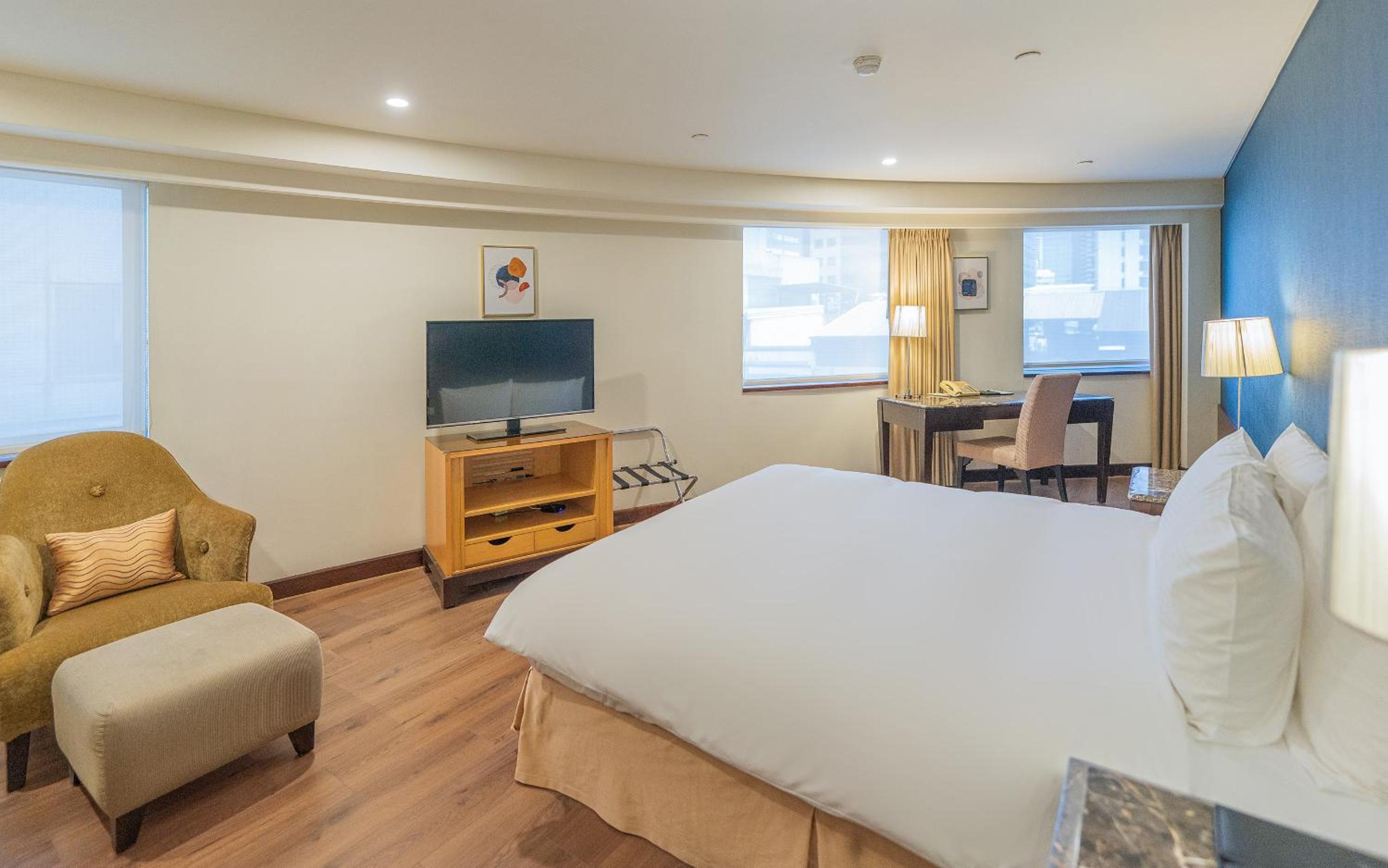 Superior Suite - Photo 5